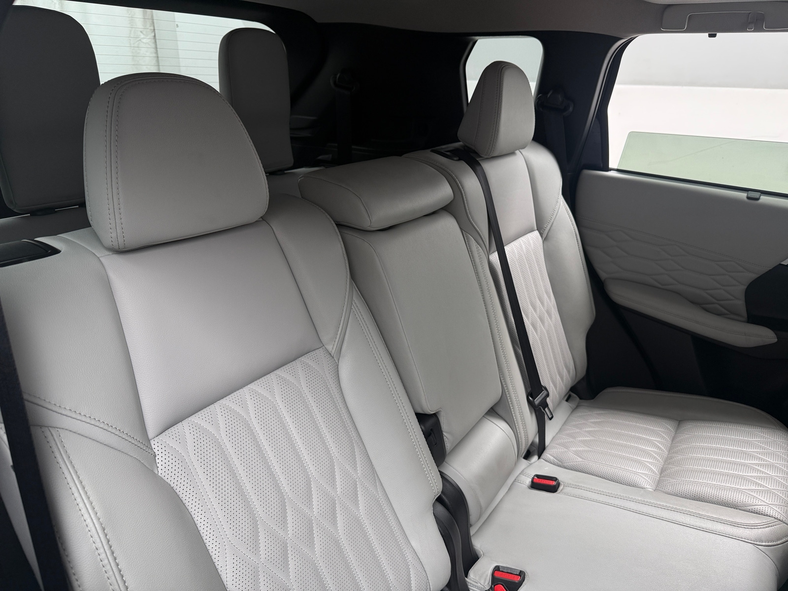 Thumbnail: 2025 Mitsubishi Outlander - 5