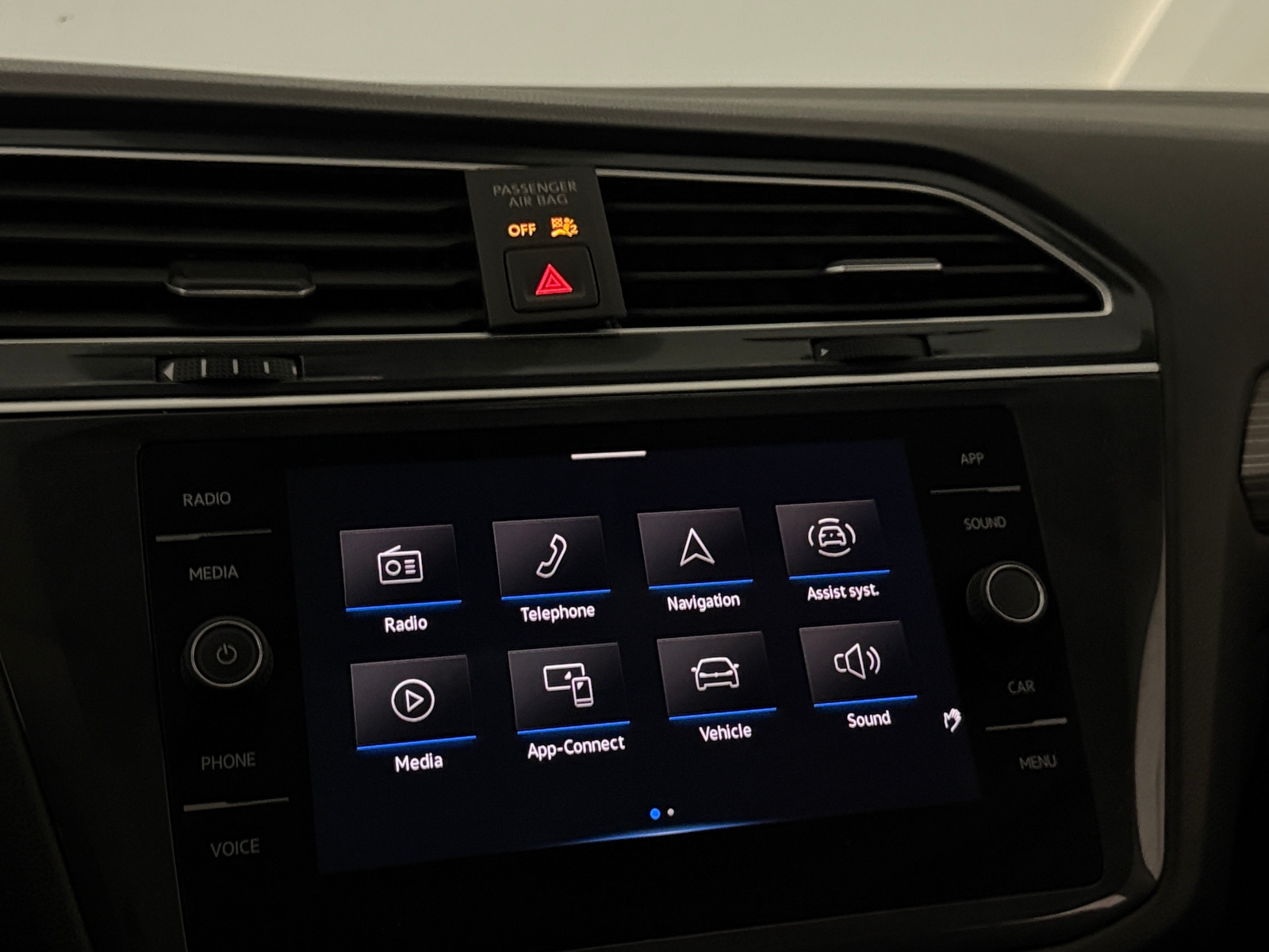 Thumbnail: 2024 Volkswagen Tiguan - 3