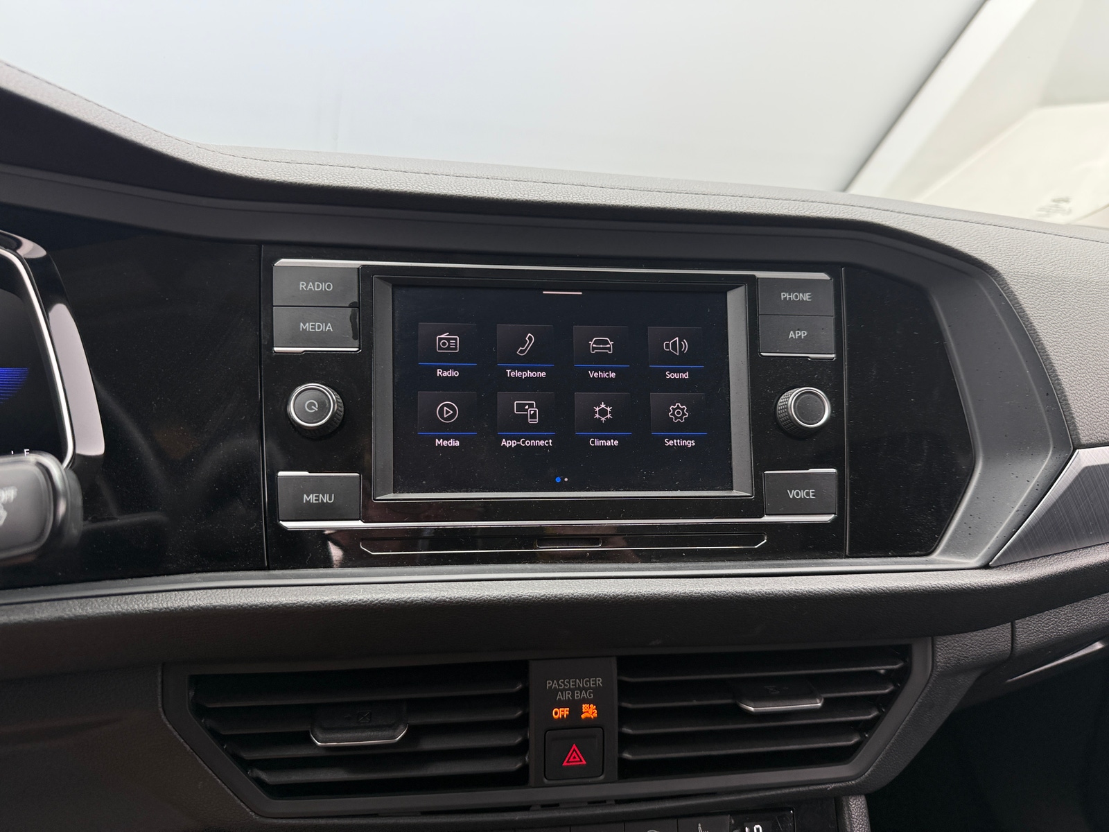 Thumbnail: 2024 Volkswagen Jetta - 4