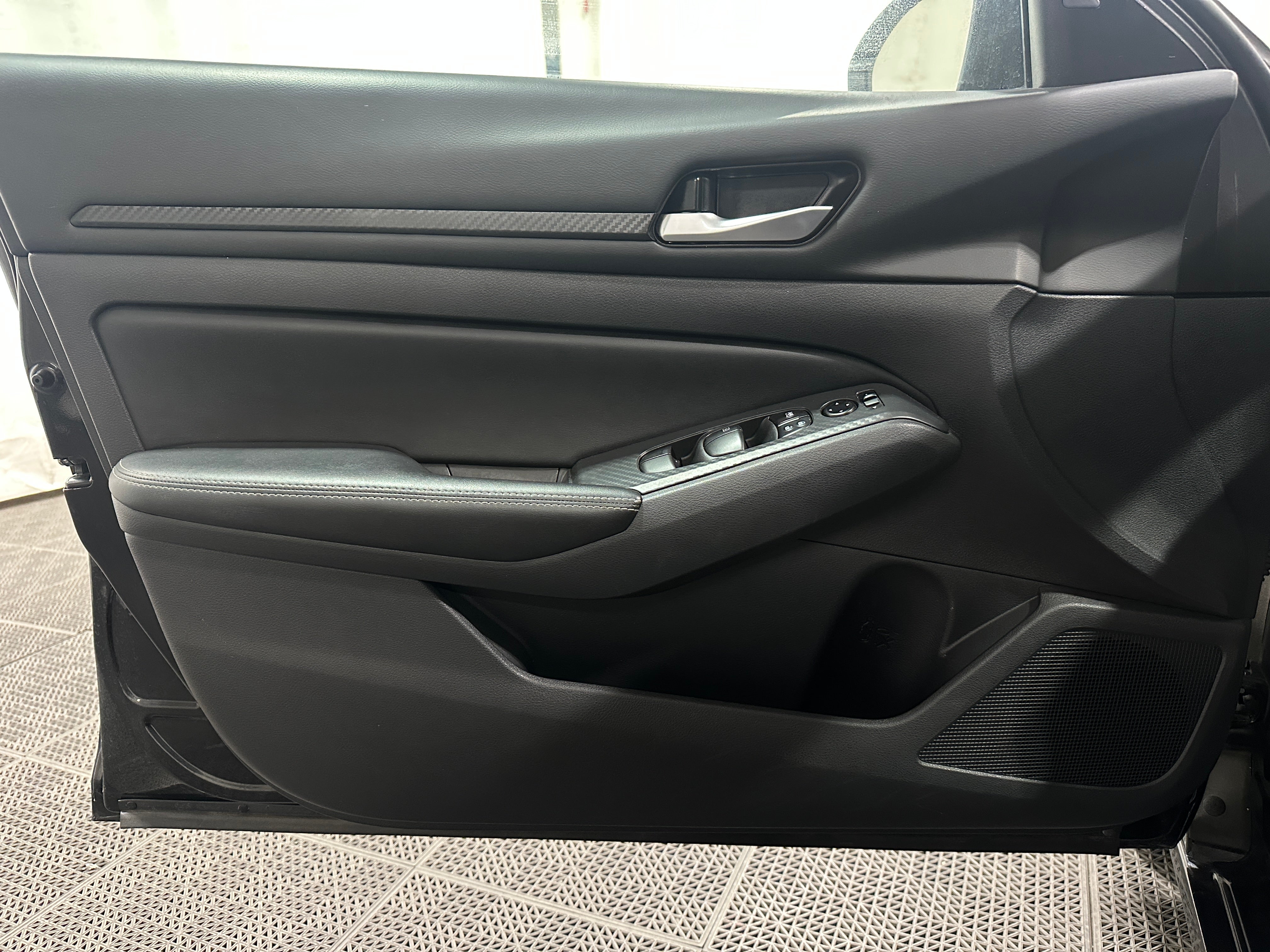 2025 Nissan Altima SV - Photo 7