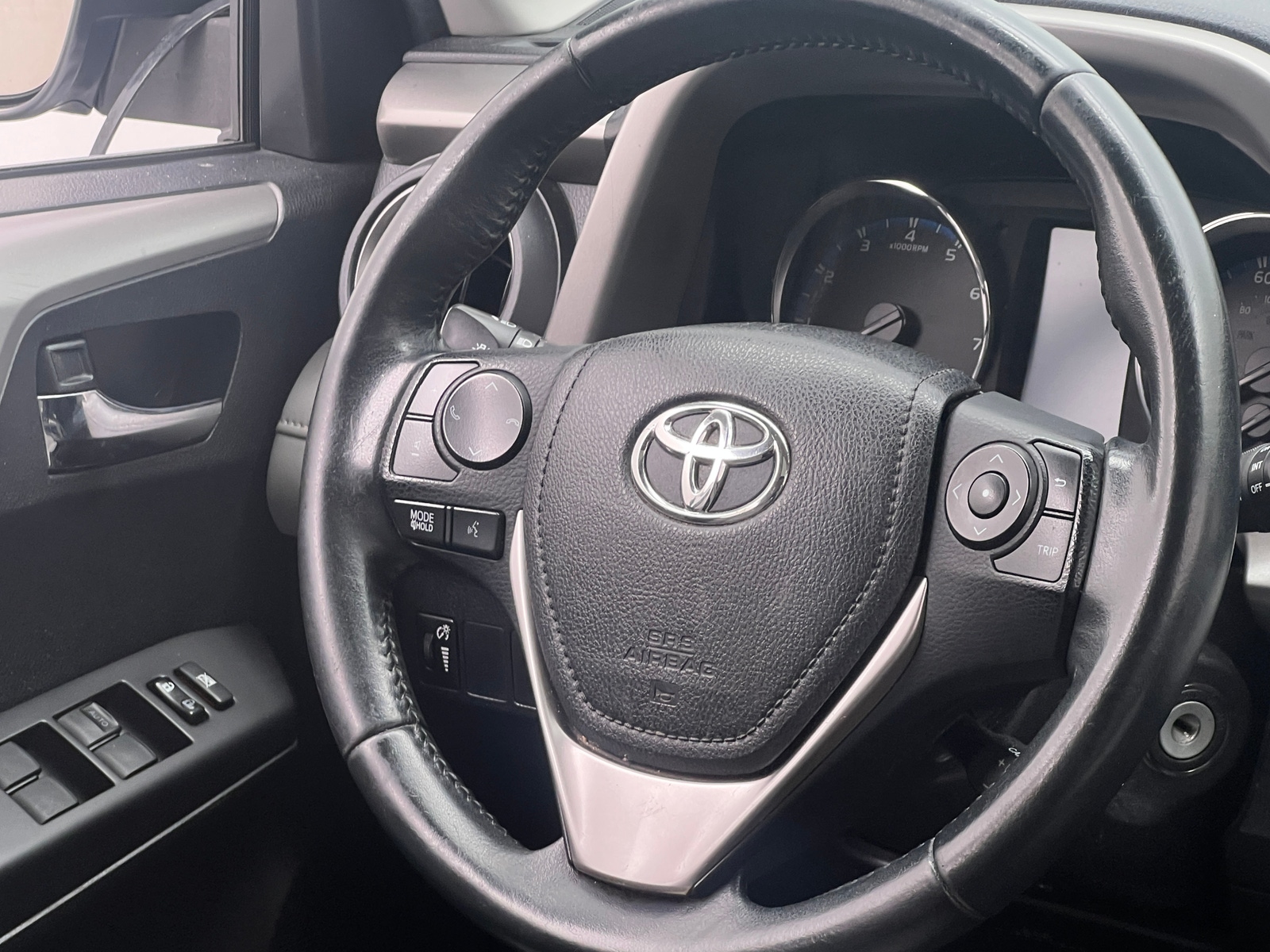 Thumbnail: 2016 Toyota RAV4 - 5