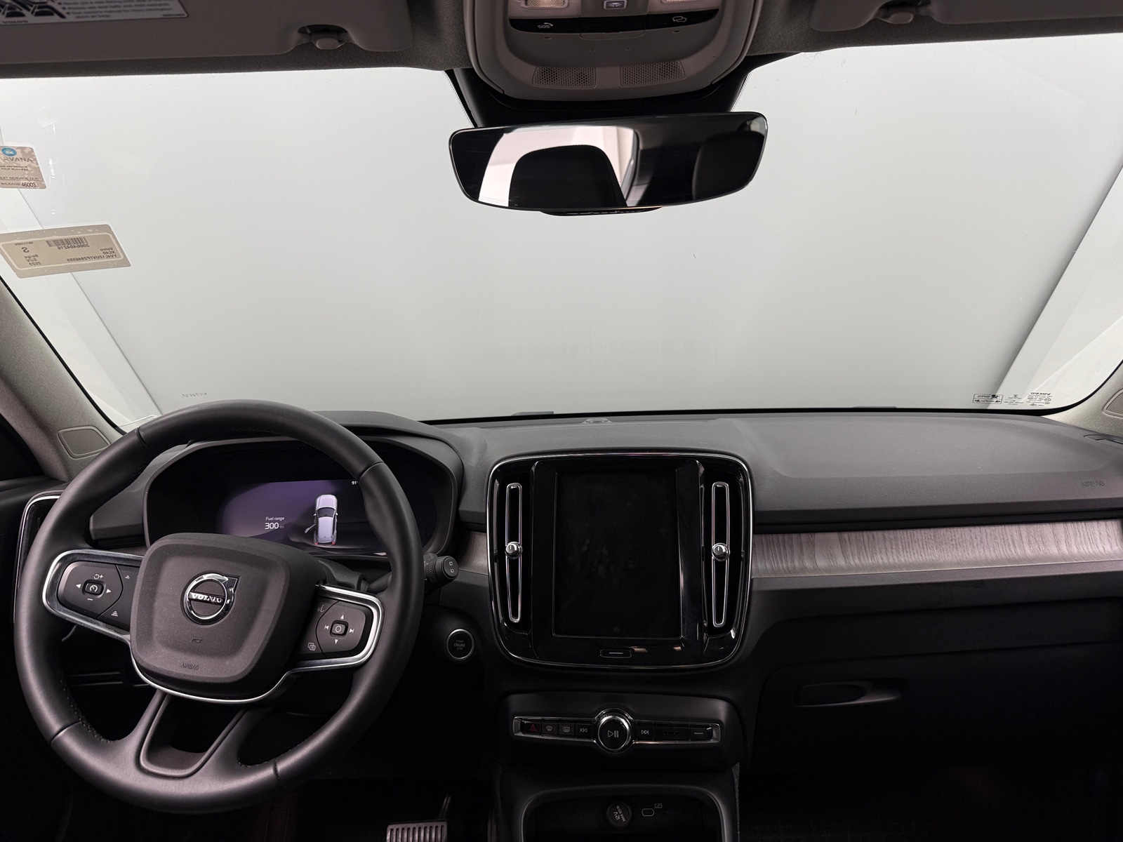 Thumbnail: 2023 Volvo XC40 - 2