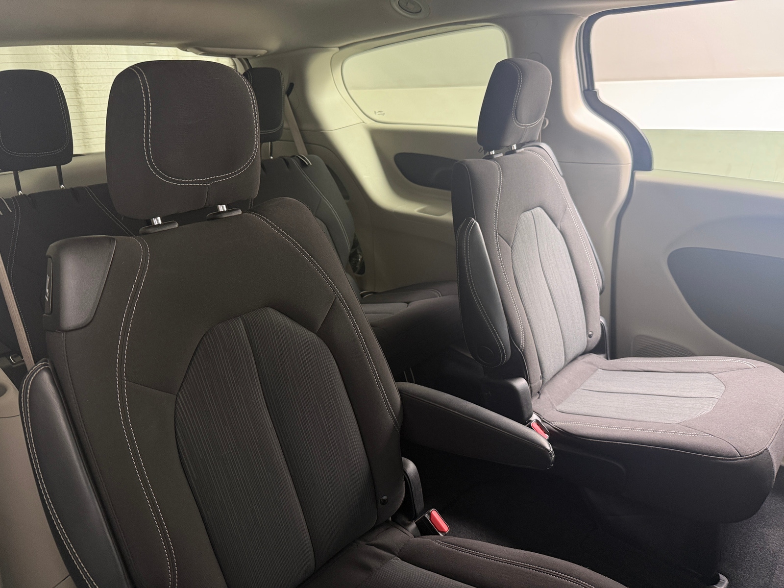 Thumbnail: 2023 Chrysler Voyager - 6