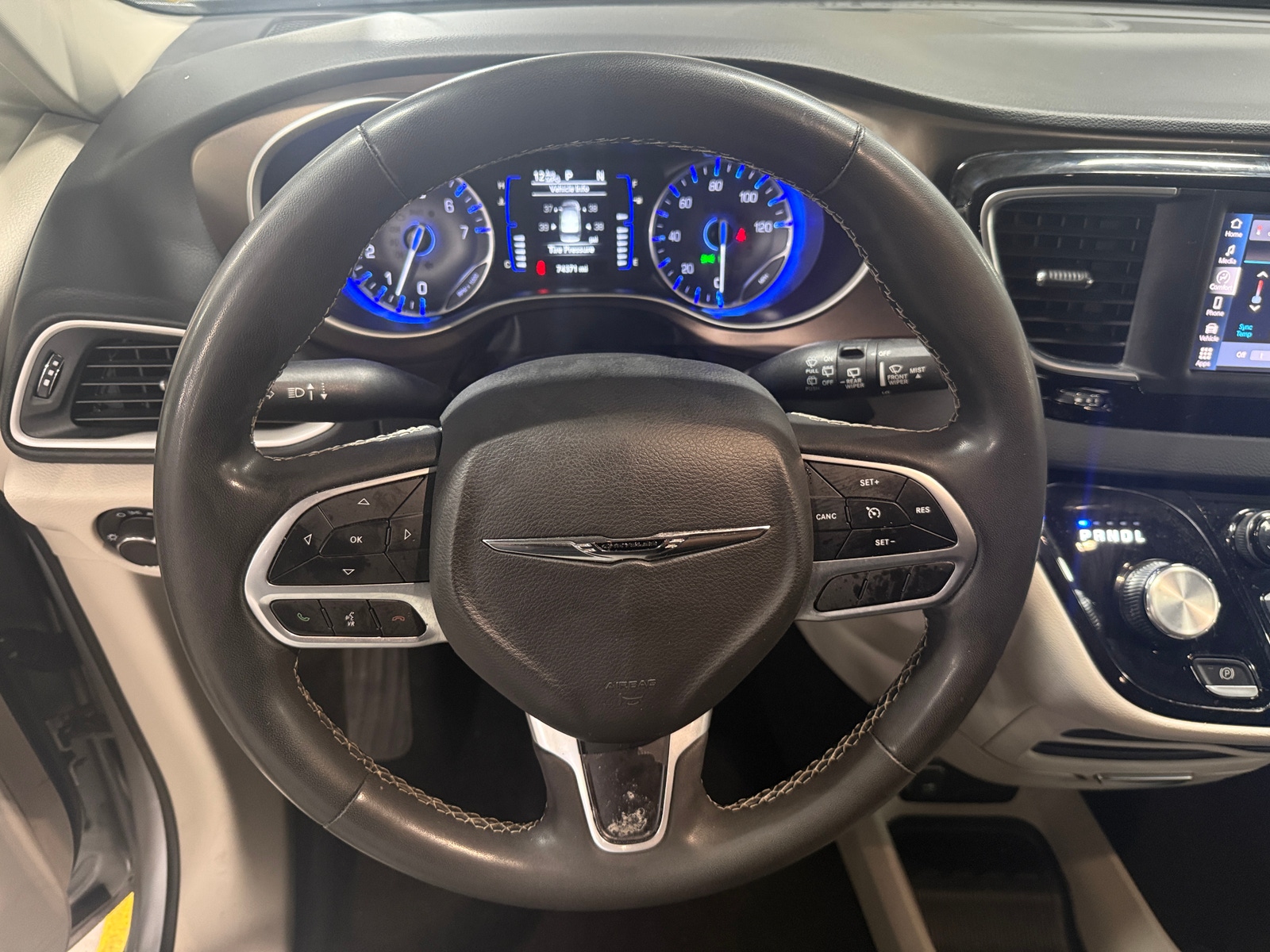 Thumbnail: 2023 Chrysler Voyager - 5
