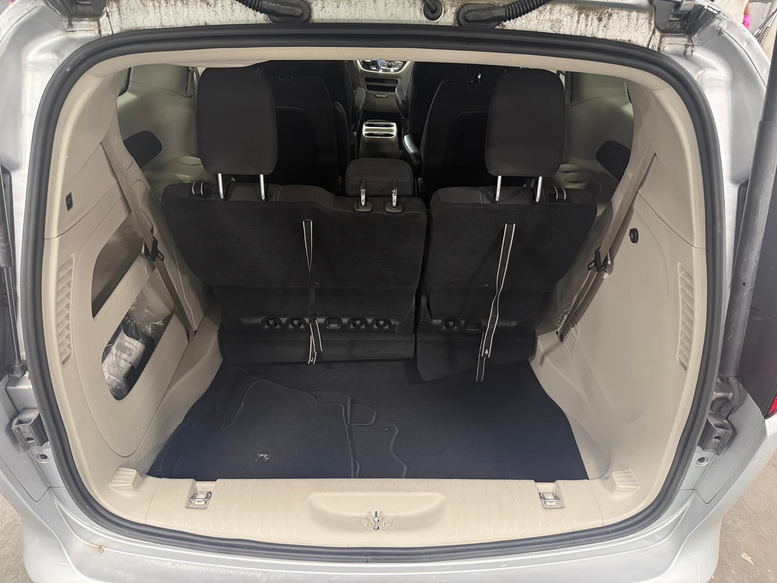 Thumbnail: 2023 Chrysler Voyager - 7