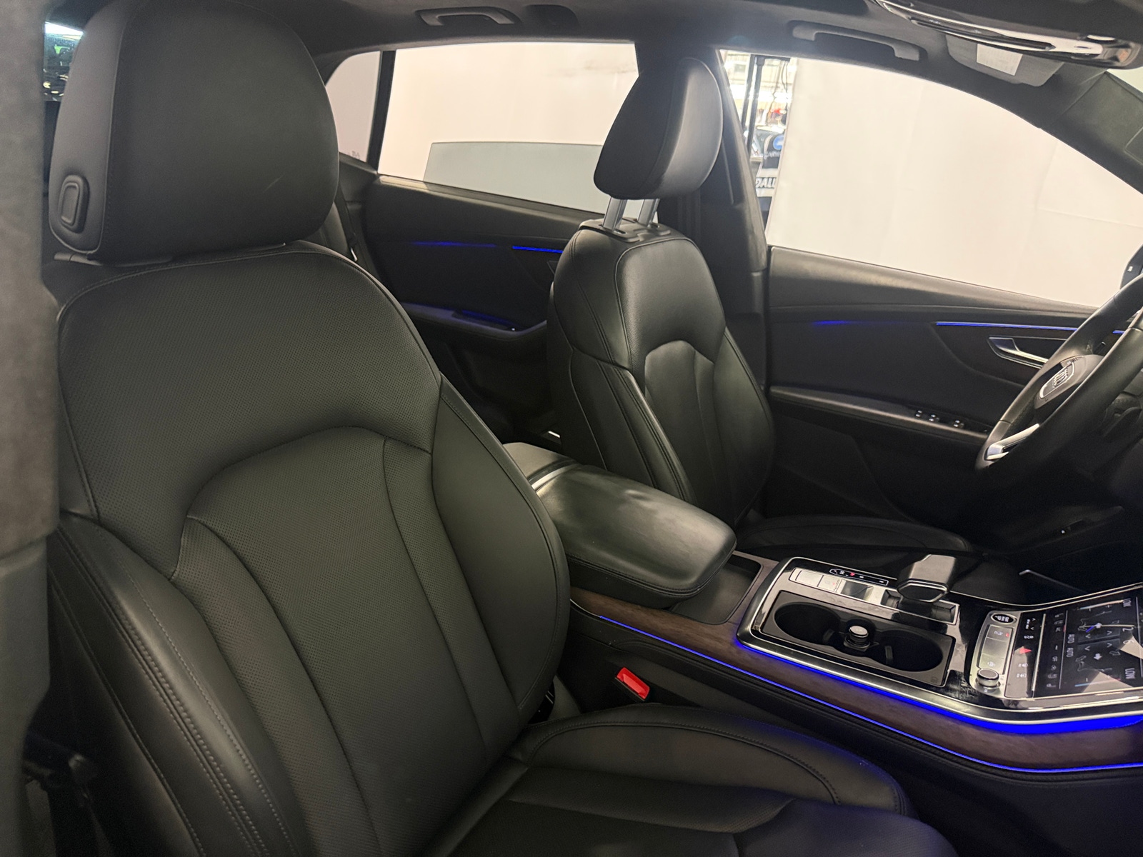 Thumbnail: 2022 Audi Q8 - 2