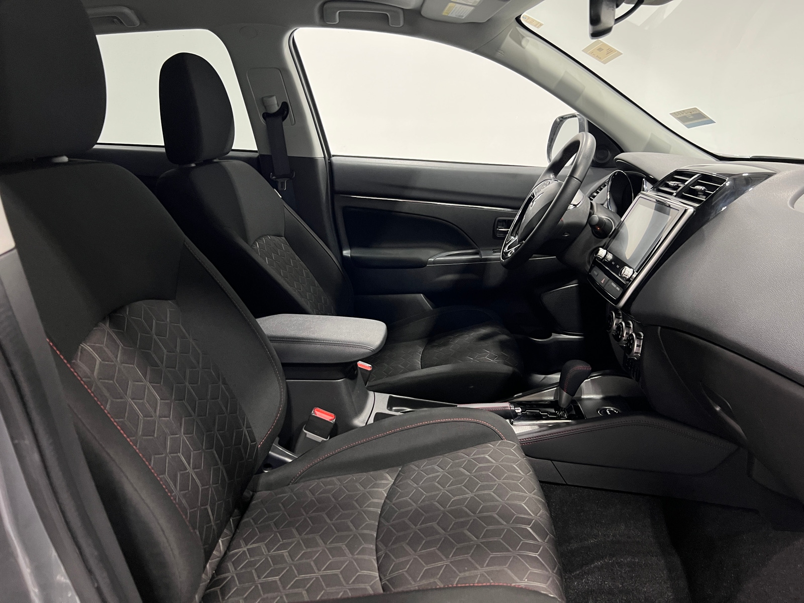Thumbnail: 2025 Mitsubishi Outlander Sport - 2