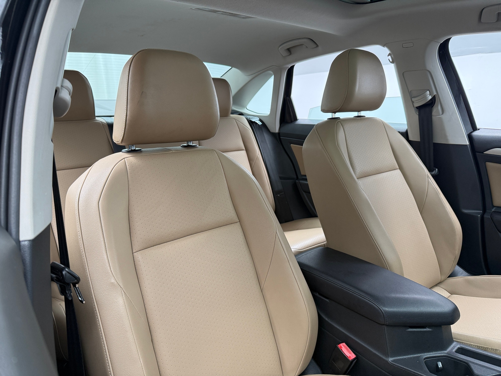 Thumbnail: 2019 Volkswagen Jetta - 2
