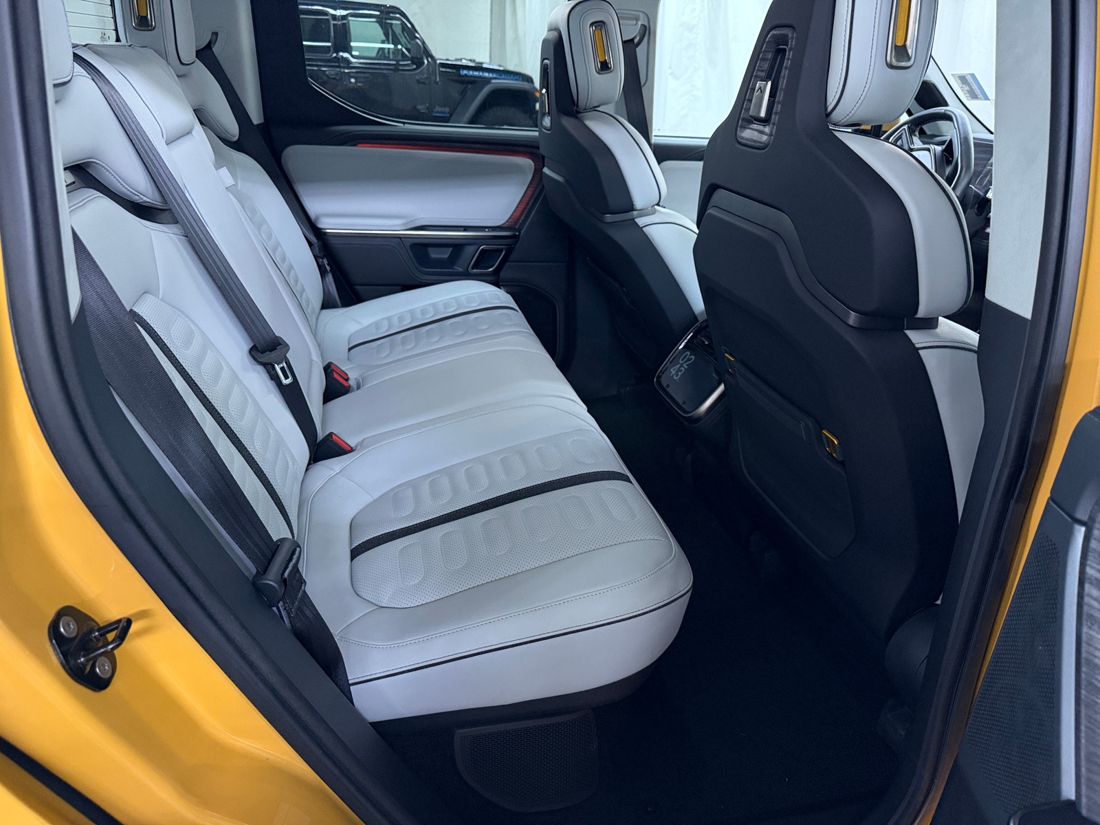 Thumbnail: 2022 Rivian R1T - 5