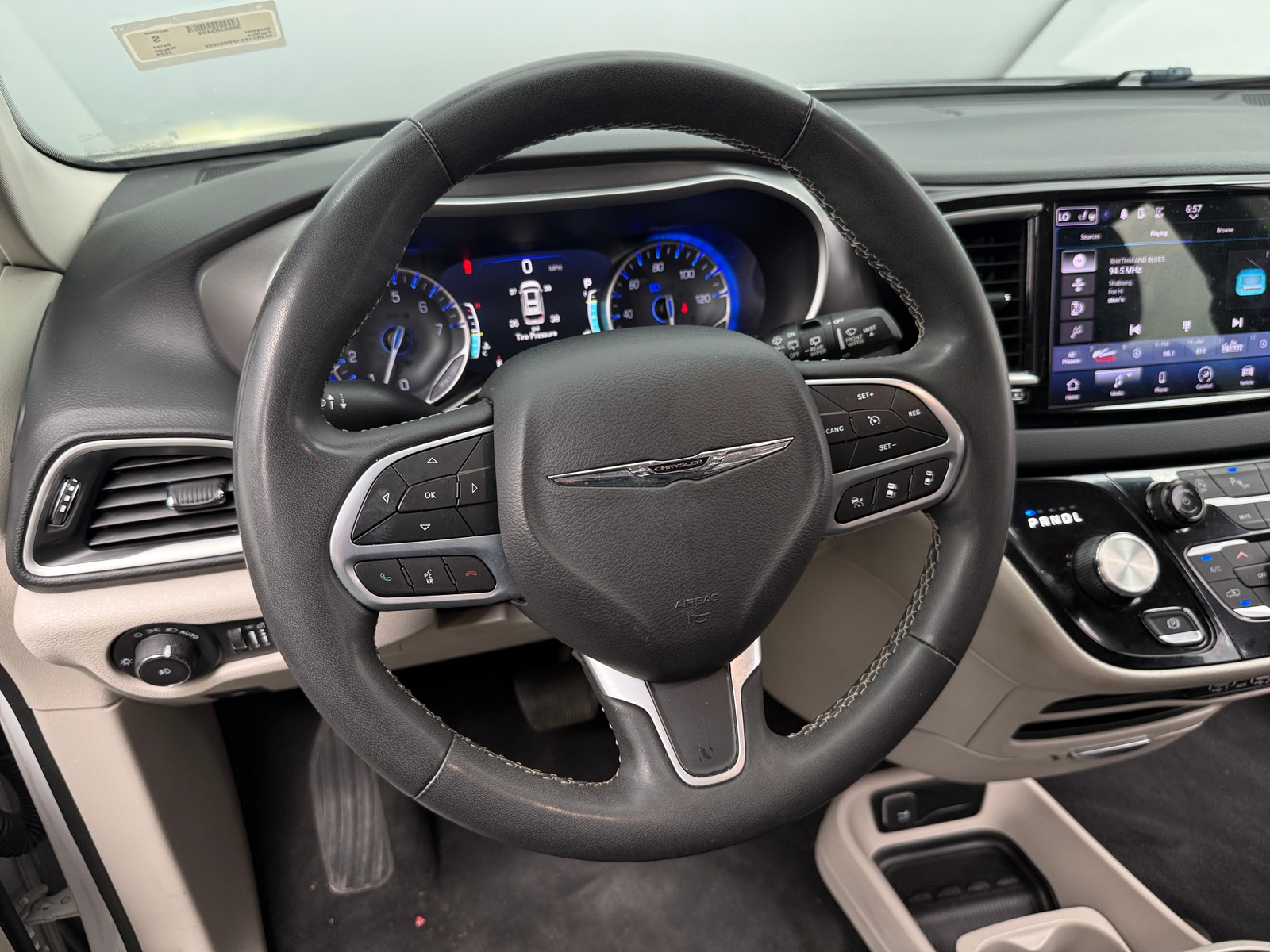 Thumbnail: 2023 Chrysler Pacifica - 4