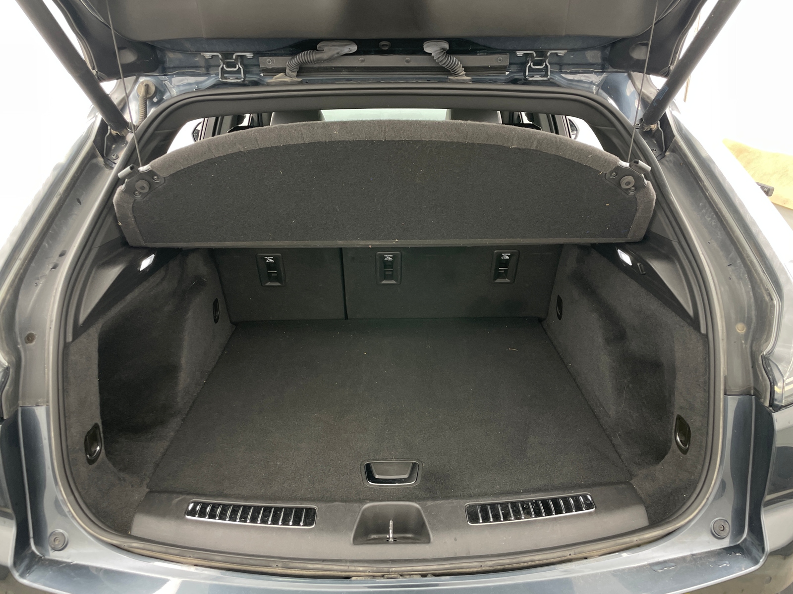 Thumbnail: 2019 Cadillac XT4 - 6