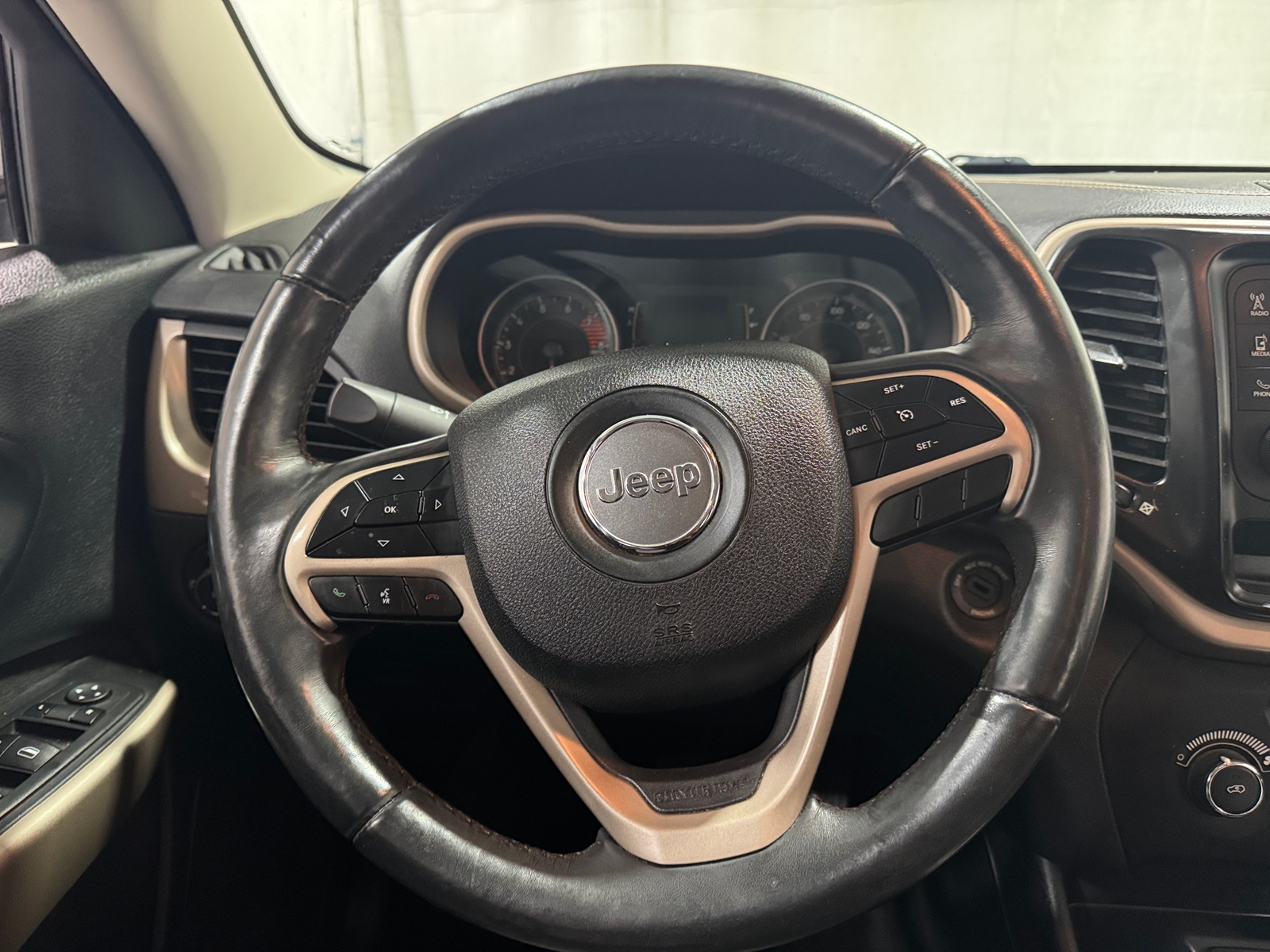 Thumbnail: 2018 Jeep Cherokee - 5