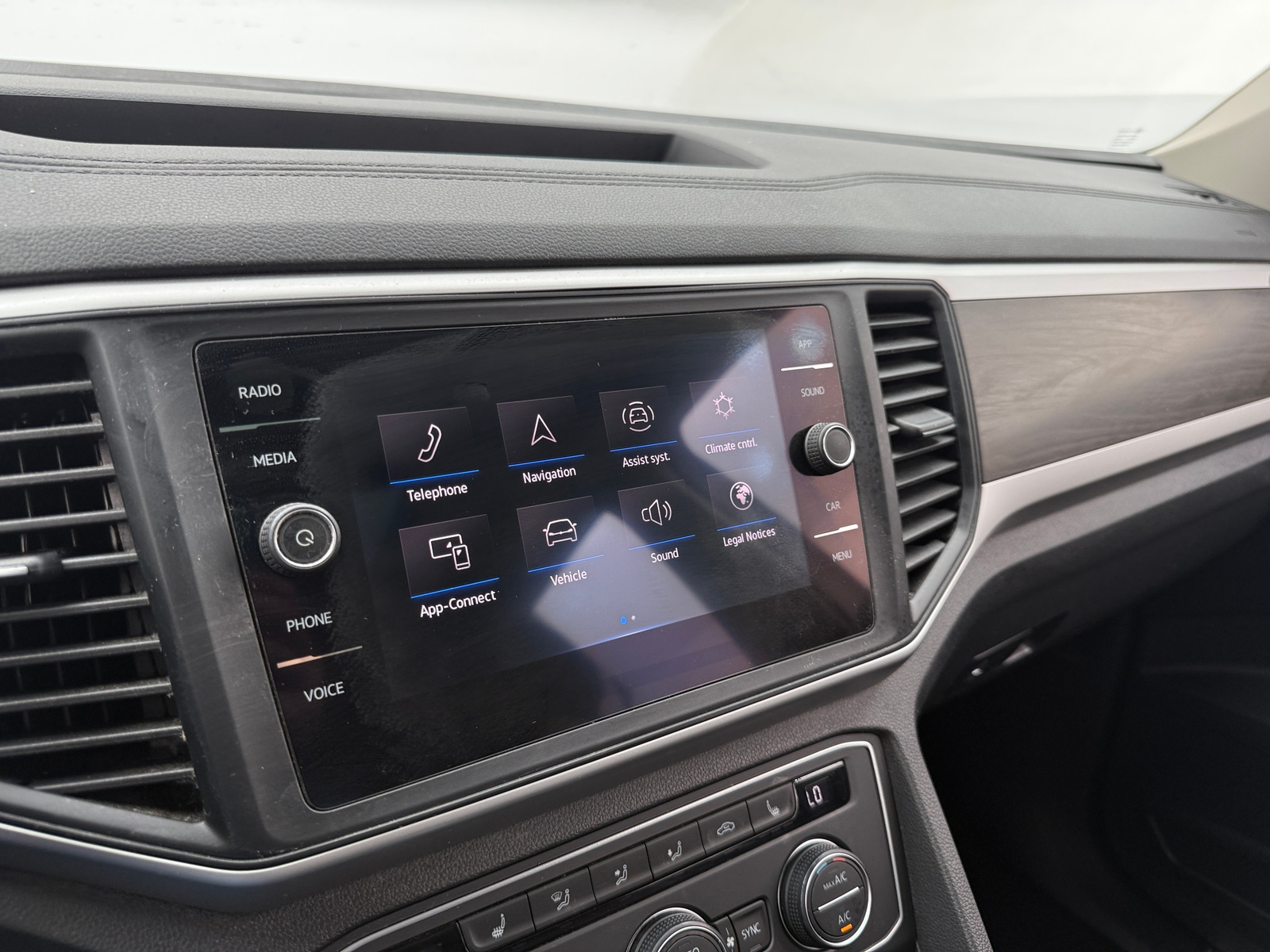 Thumbnail: 2021 Volkswagen Atlas - 3