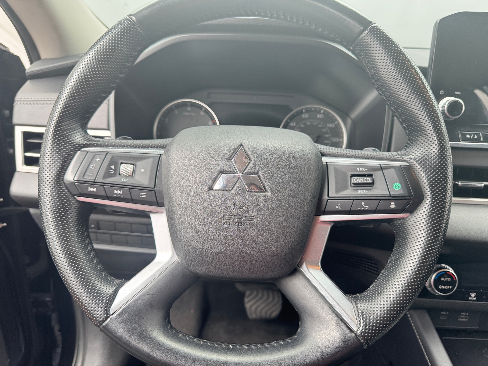 Thumbnail: 2024 Mitsubishi Outlander - 4