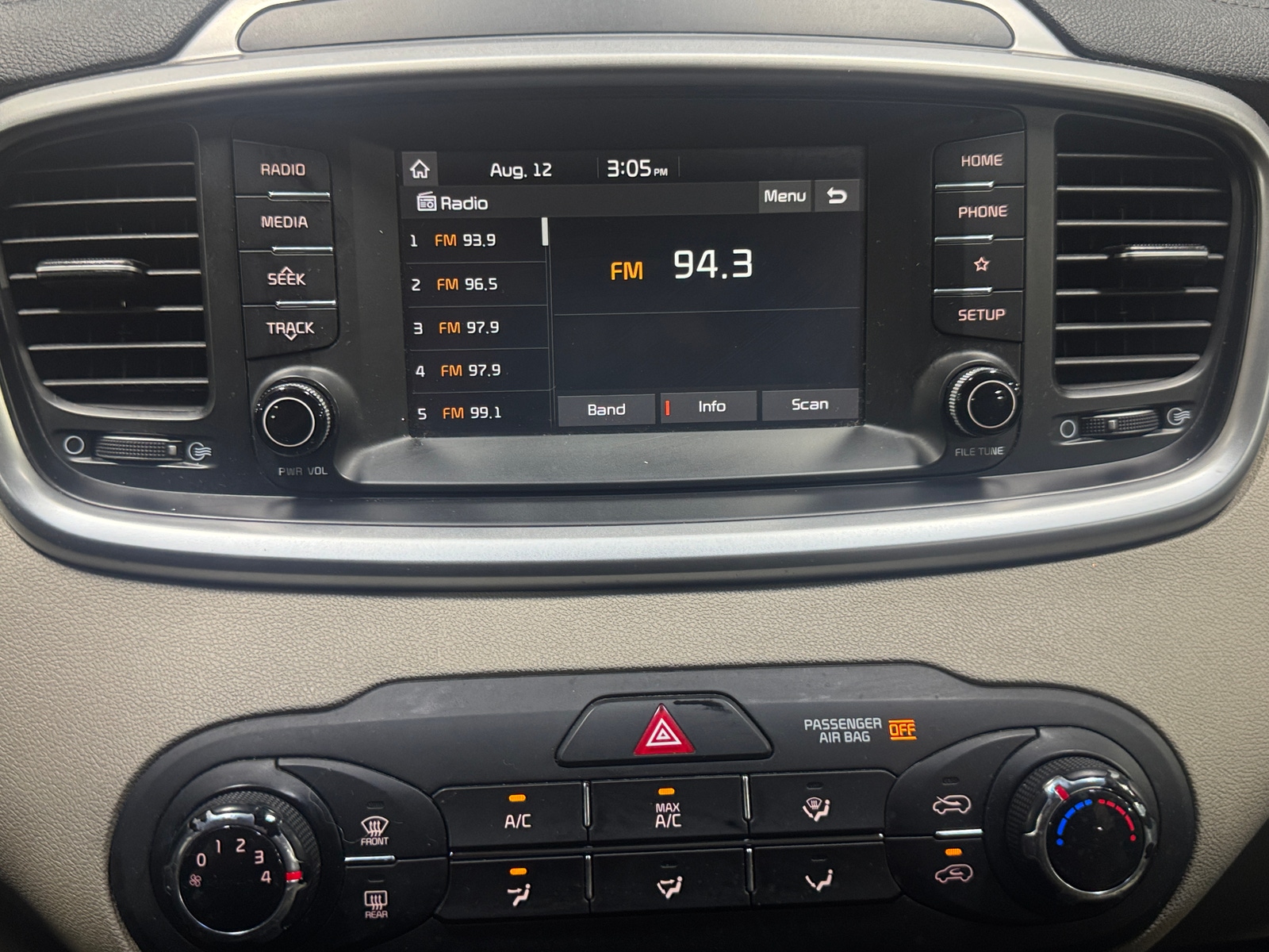 Thumbnail: 2019 Kia Sorento - 4