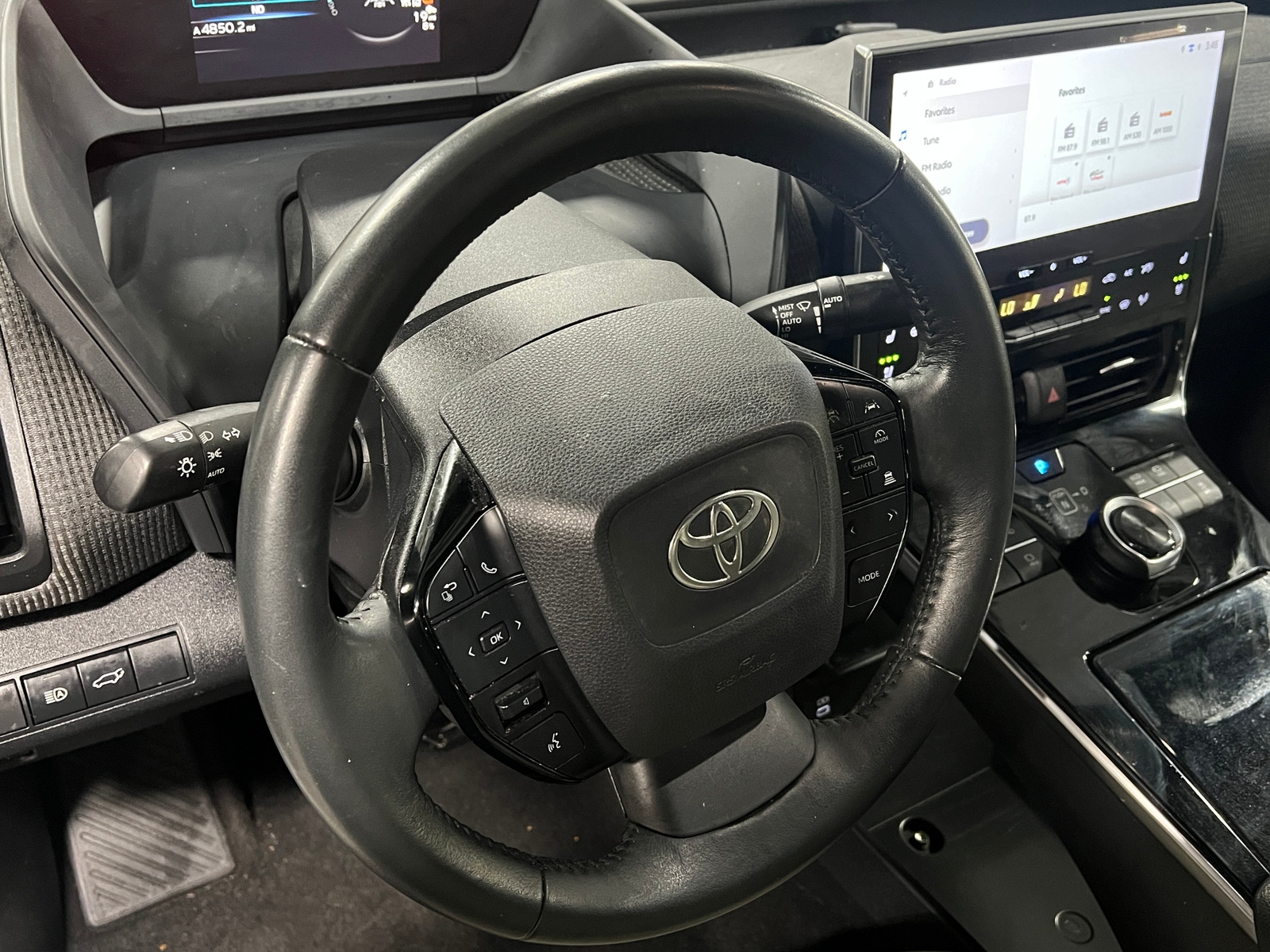 Thumbnail: 2023 Toyota bZ4X - 4