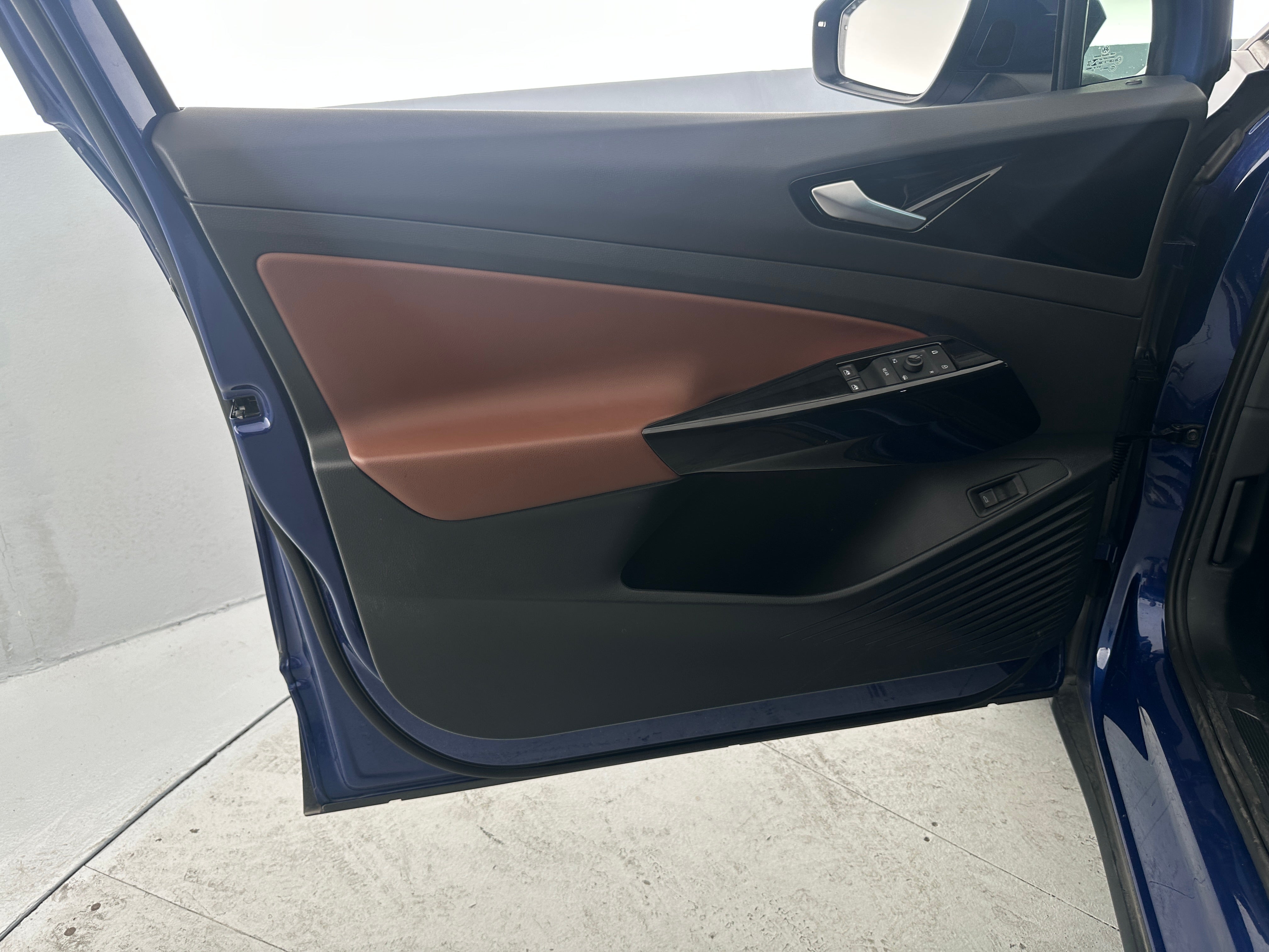 Used 2022 Volkswagen ID.4 PRO S with VIN WVGGNPE22NP053070 for sale in Pewaukee, WI