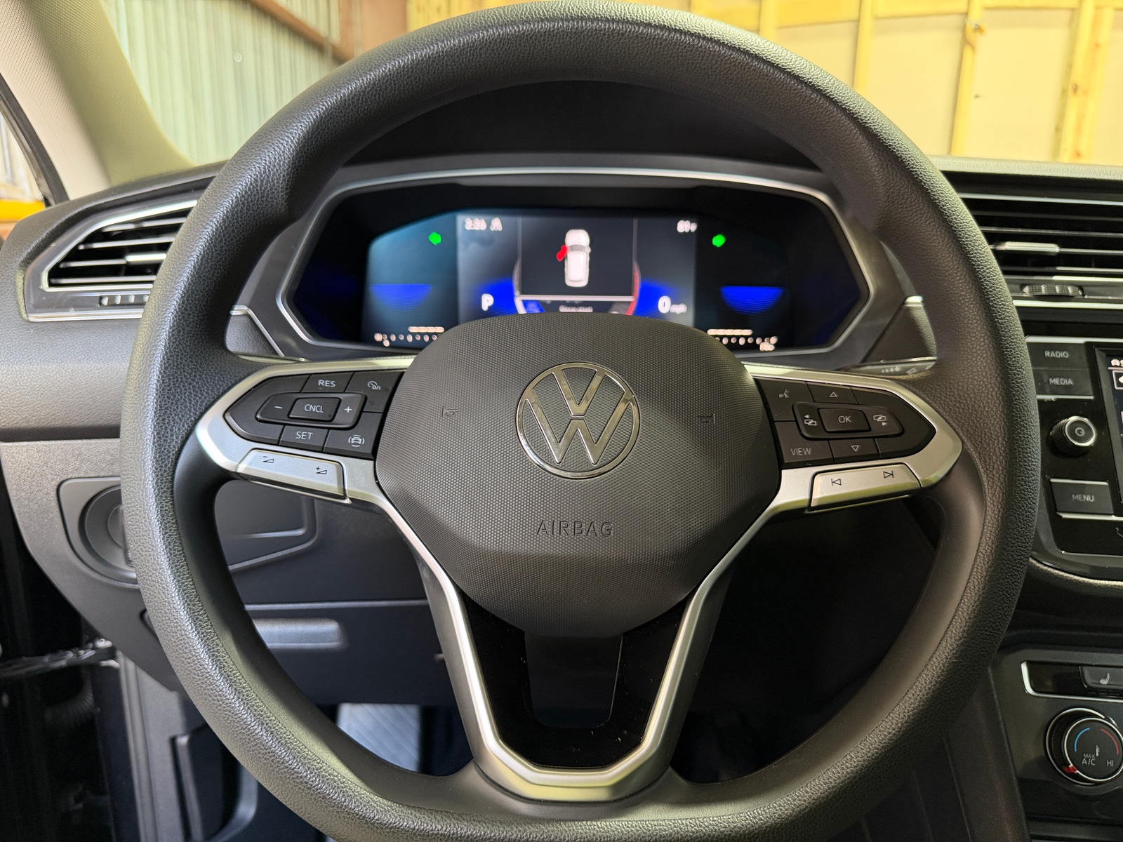 Thumbnail: 2022 Volkswagen Tiguan - 5