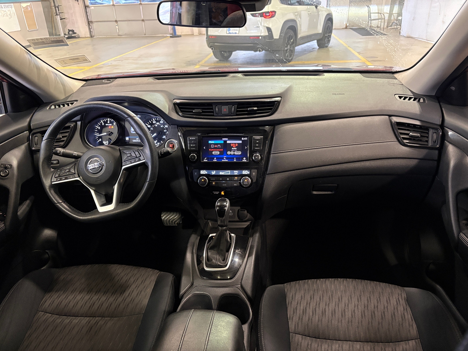 Thumbnail: 2019 Nissan Rogue - 3