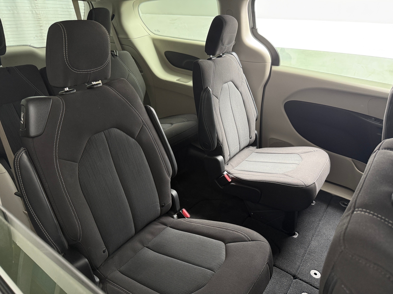 Thumbnail: 2023 Chrysler Voyager - 6