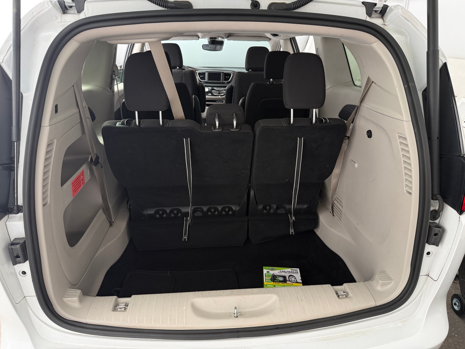 Thumbnail: 2023 Chrysler Voyager - 7