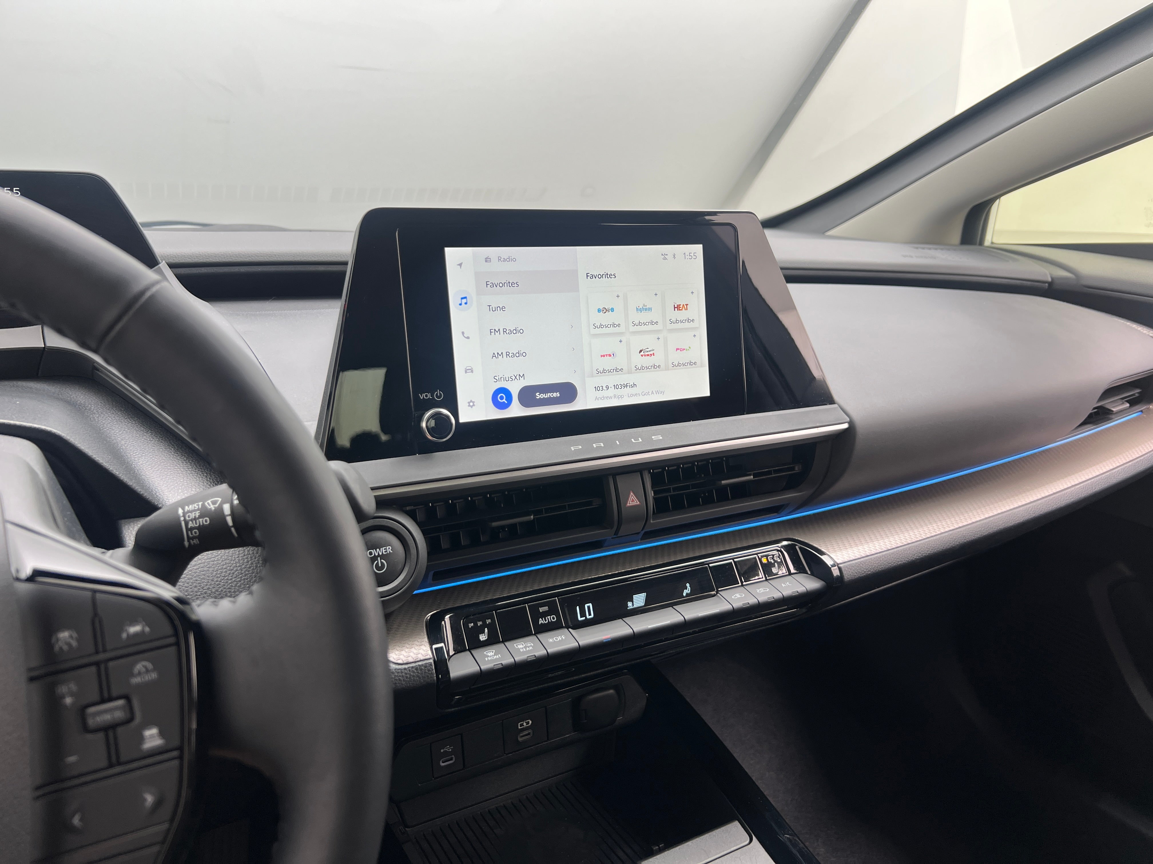 2024 Toyota Prius XLE - Photo 11