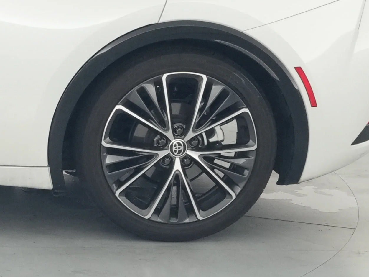 2024 Toyota Prius XLE - Photo 14