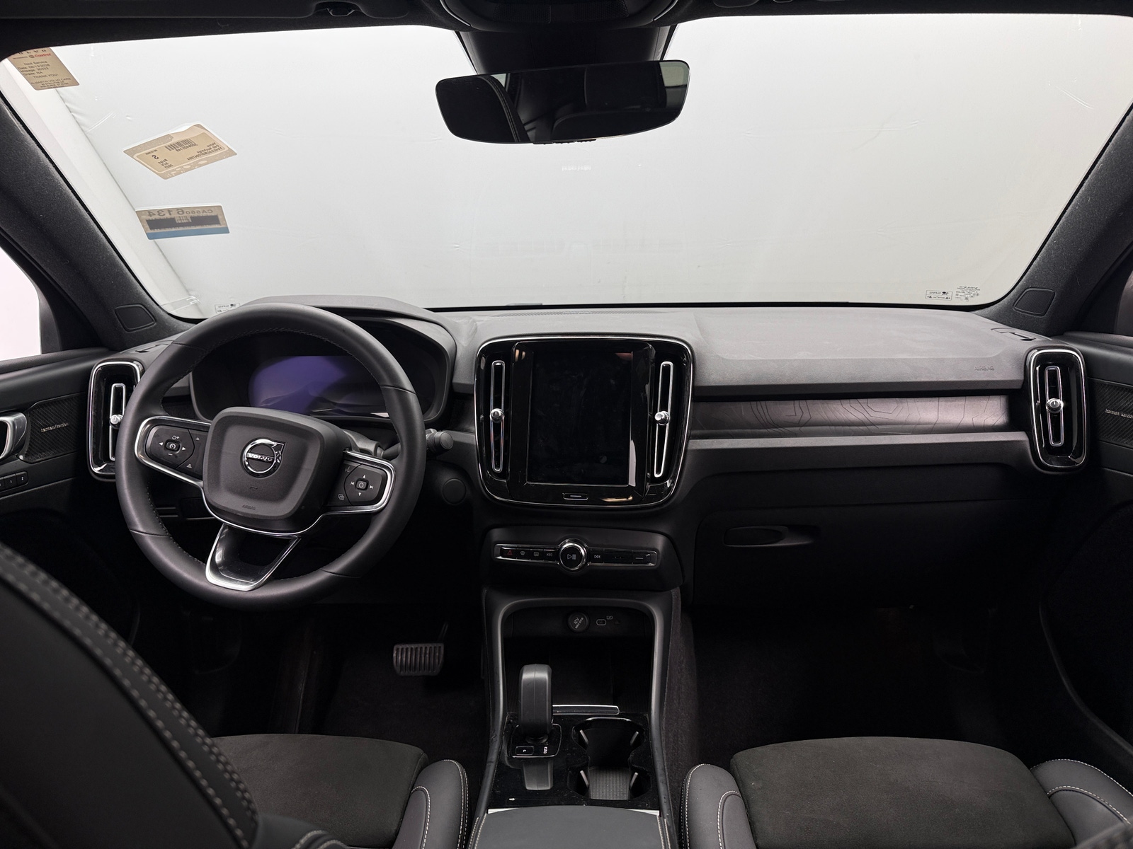 Thumbnail: 2023 Volvo C40 - 2