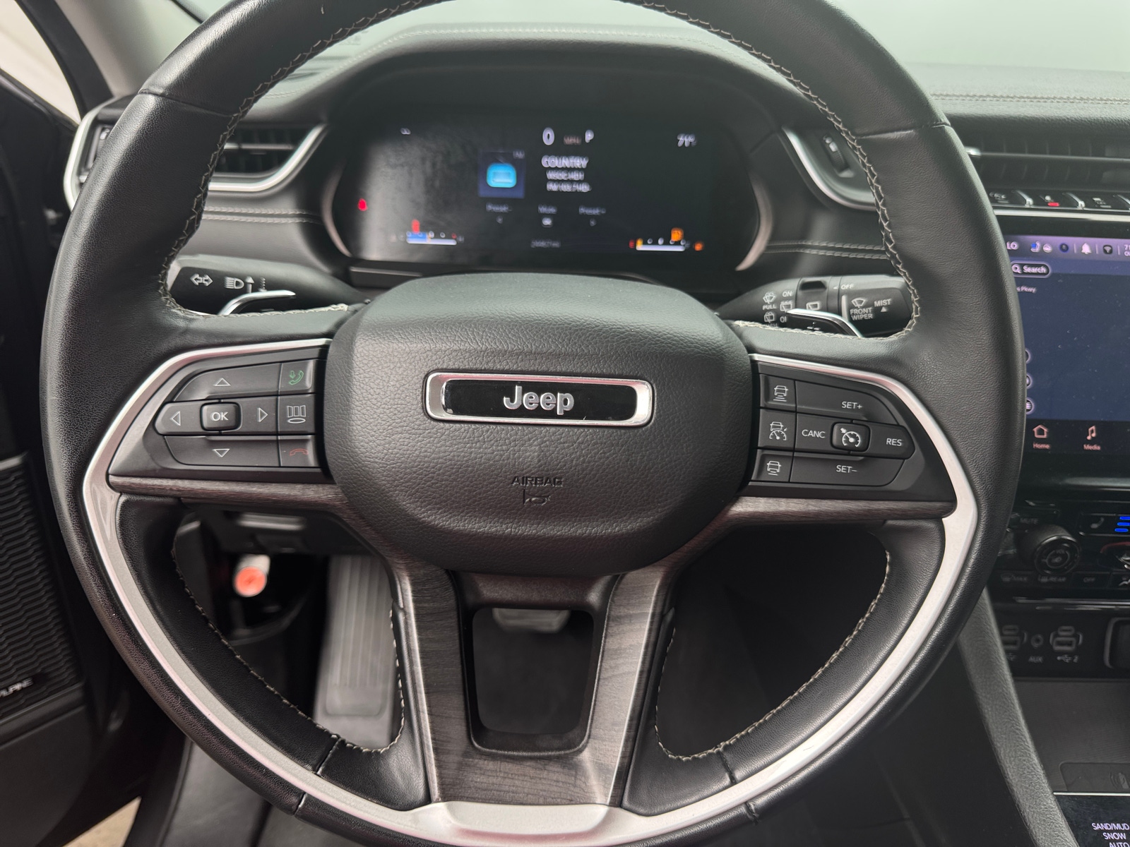 Thumbnail: 2022 Jeep Grand Cherokee L - 4