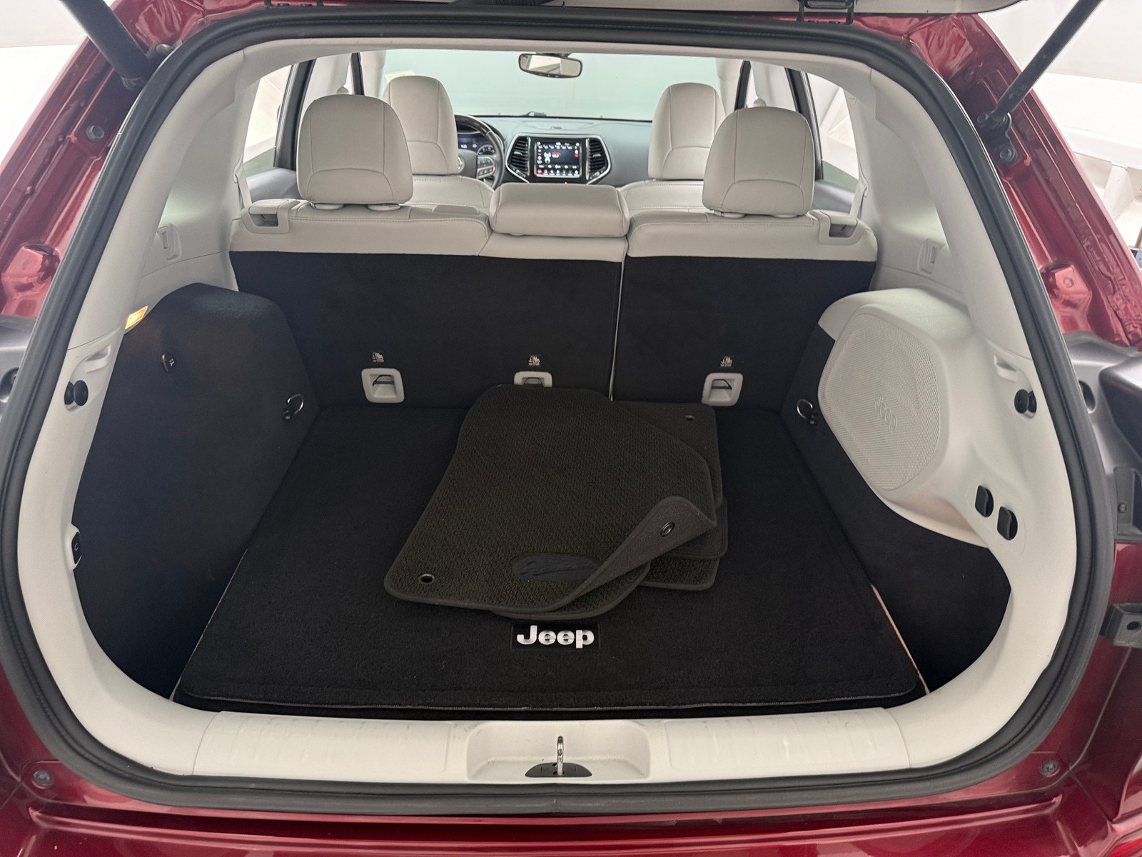 Thumbnail: 2019 Jeep Cherokee - 6