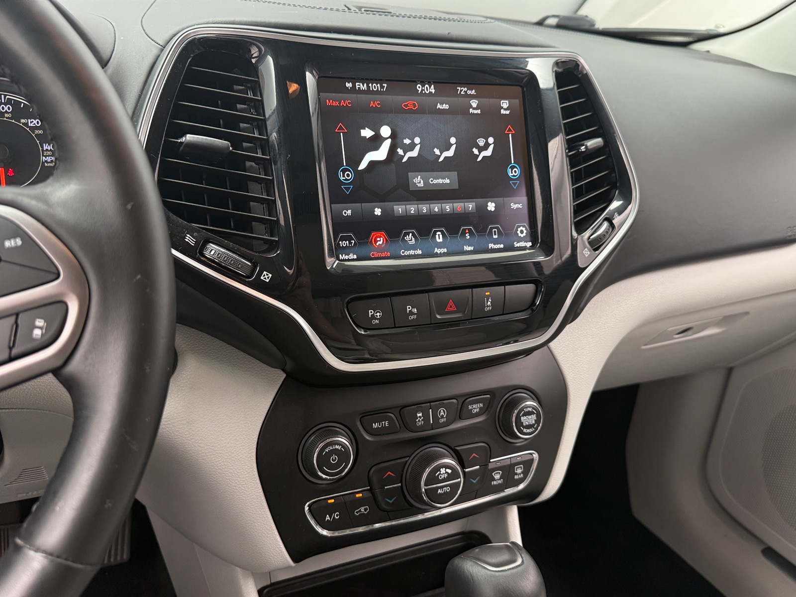 Thumbnail: 2019 Jeep Cherokee - 3