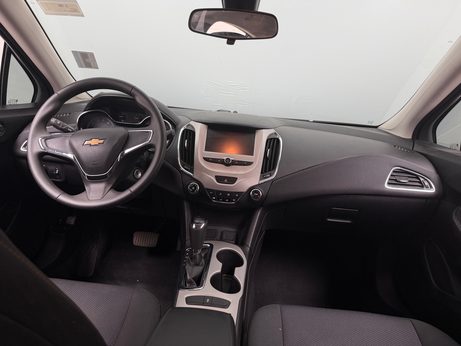 Thumbnail: 2018 Chevrolet Cruze - 3