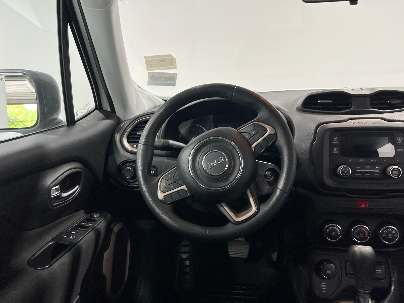 Thumbnail: 2017 Jeep Renegade - 5