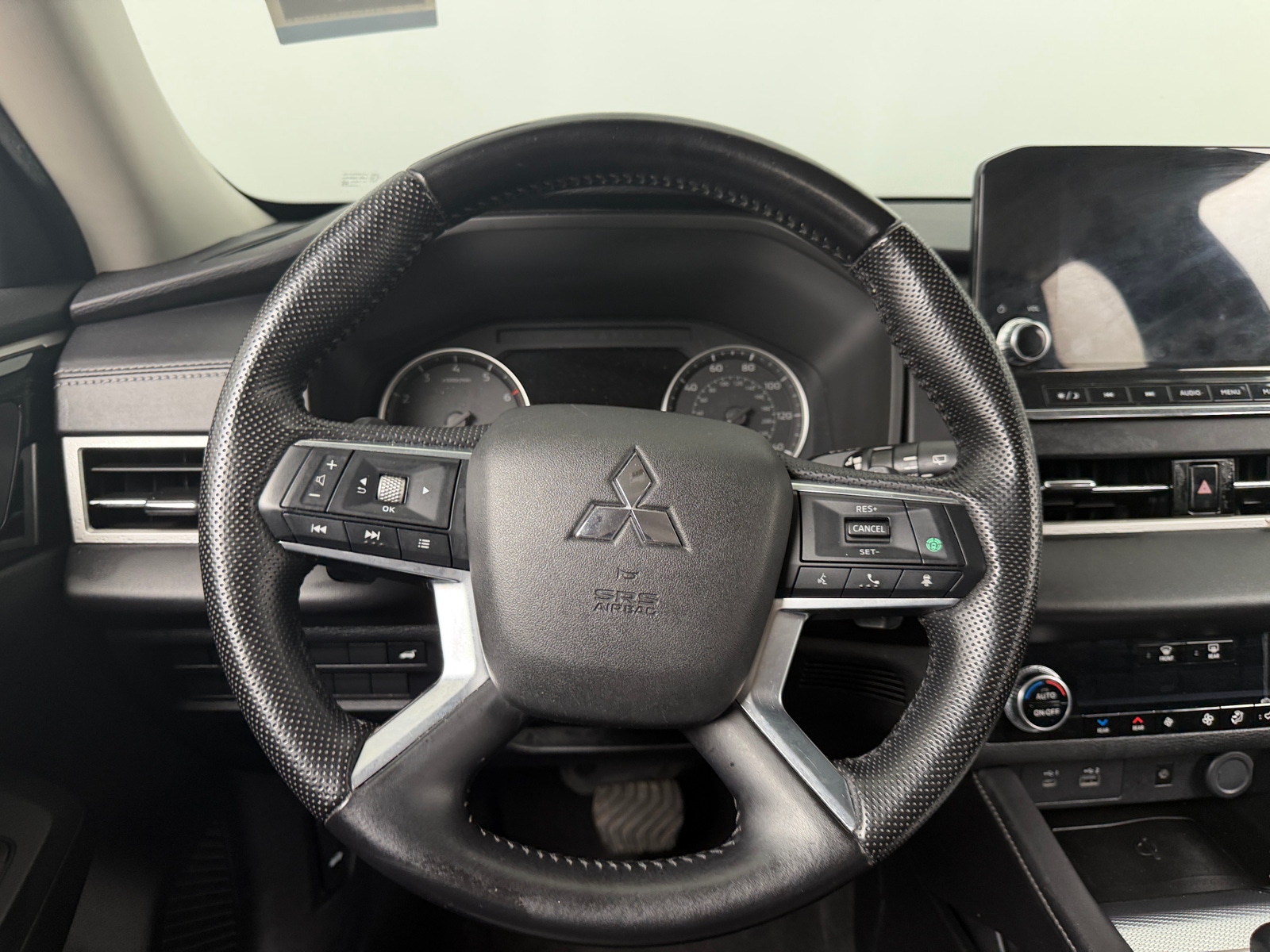 Thumbnail: 2022 Mitsubishi Outlander - 4