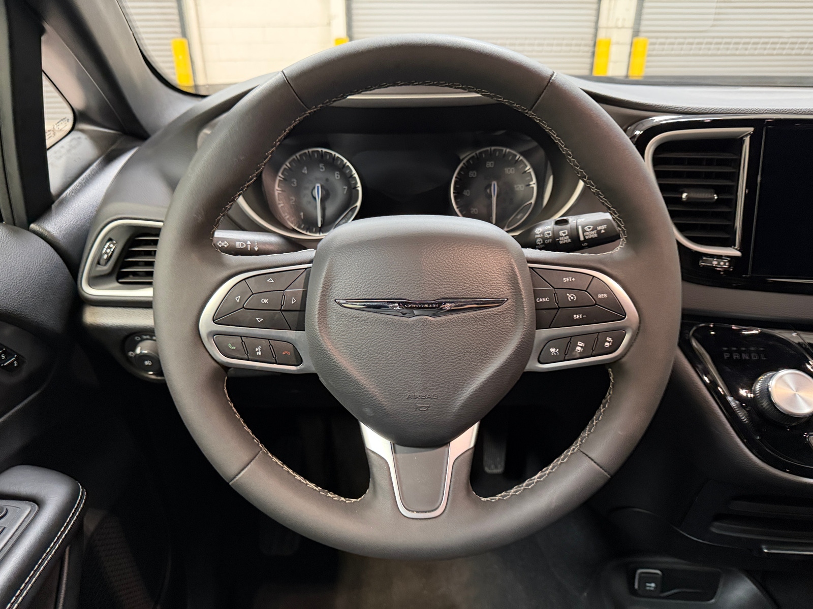 Thumbnail: 2026 Chrysler Pacifica - 4