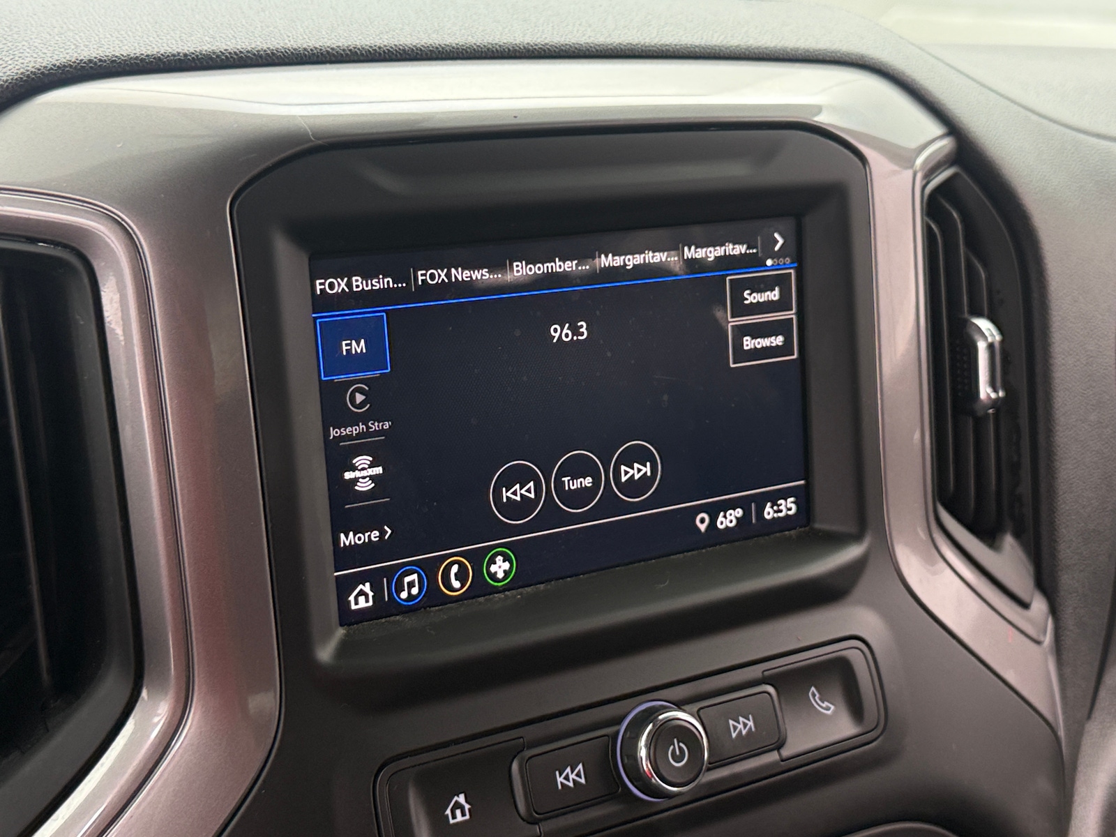 Thumbnail: 2022 Chevrolet Silverado 1500 - 4
