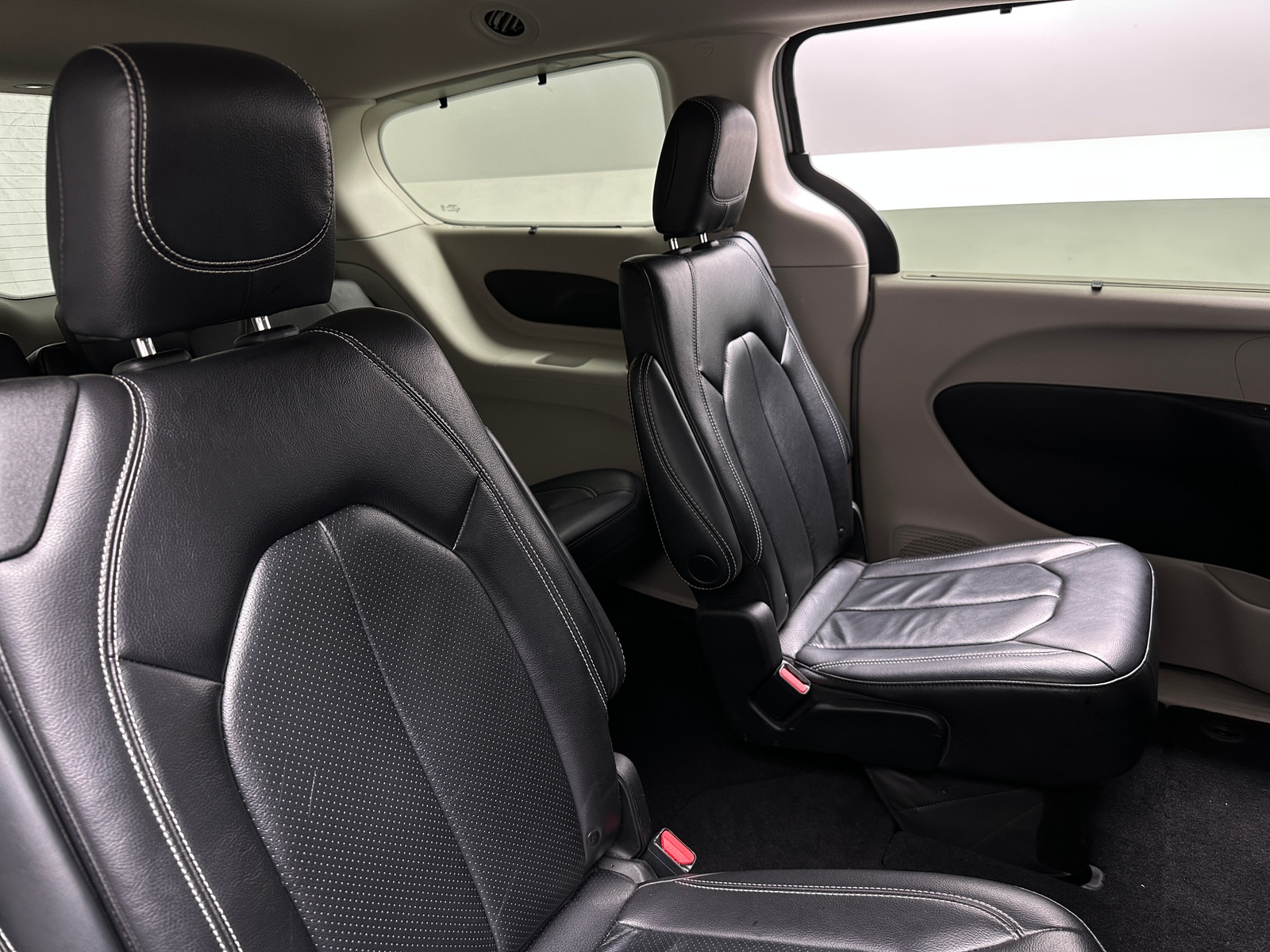 Thumbnail: 2022 Chrysler Pacifica - 5