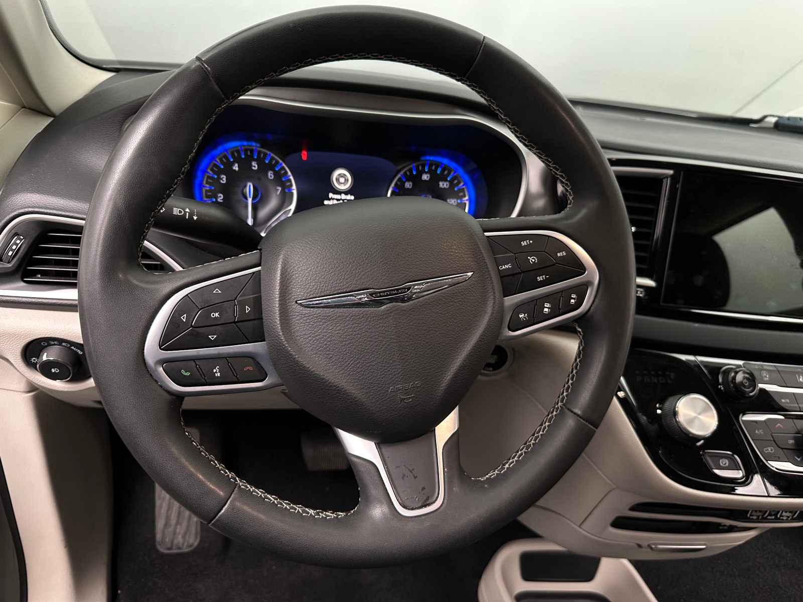 Thumbnail: 2022 Chrysler Pacifica - 4