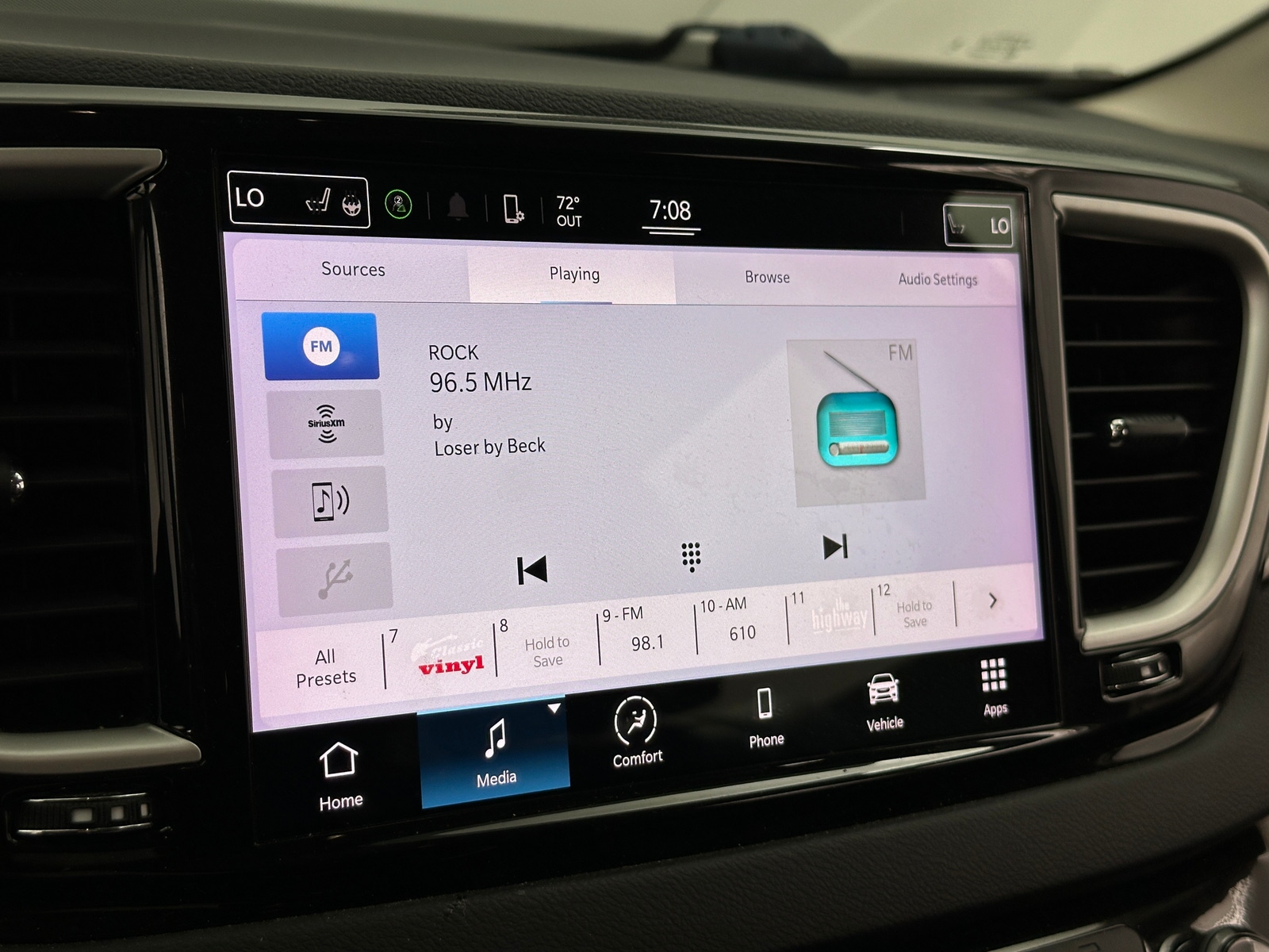 Thumbnail: 2022 Chrysler Pacifica - 3