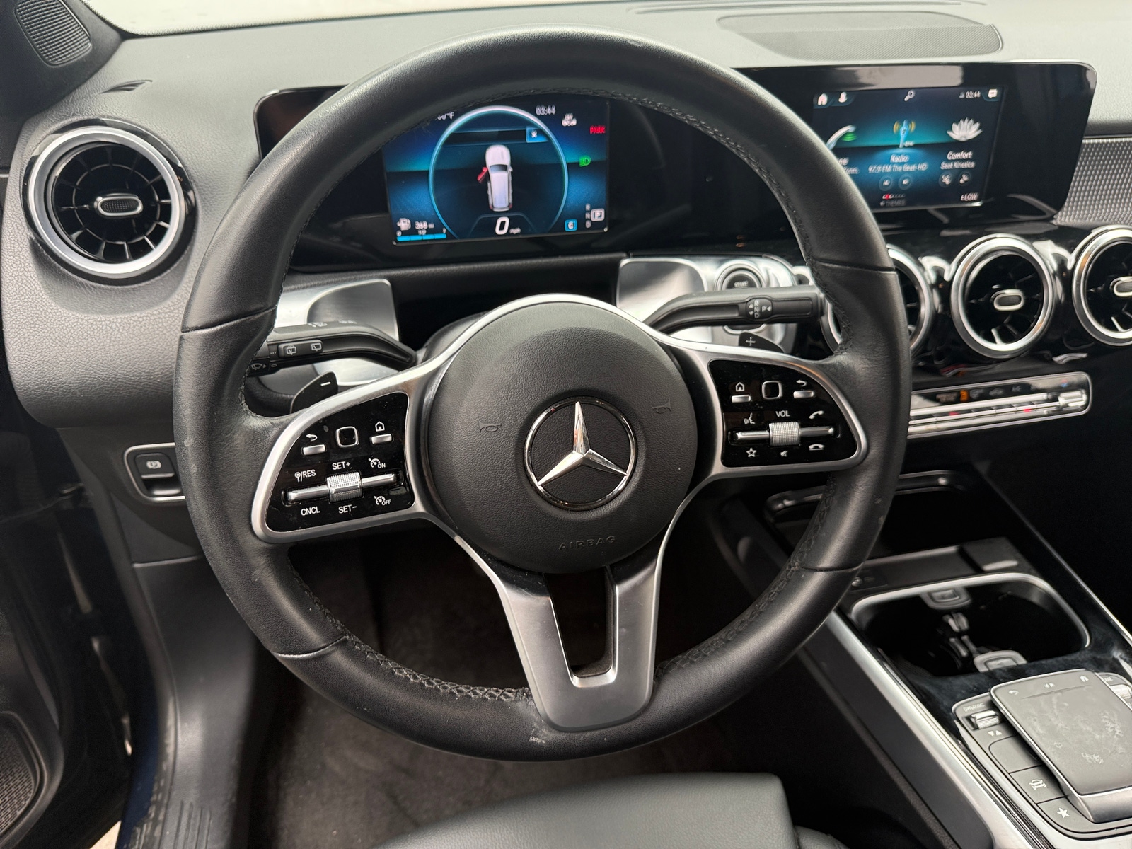 Thumbnail: 2023 Mercedes-Benz GLB - 4