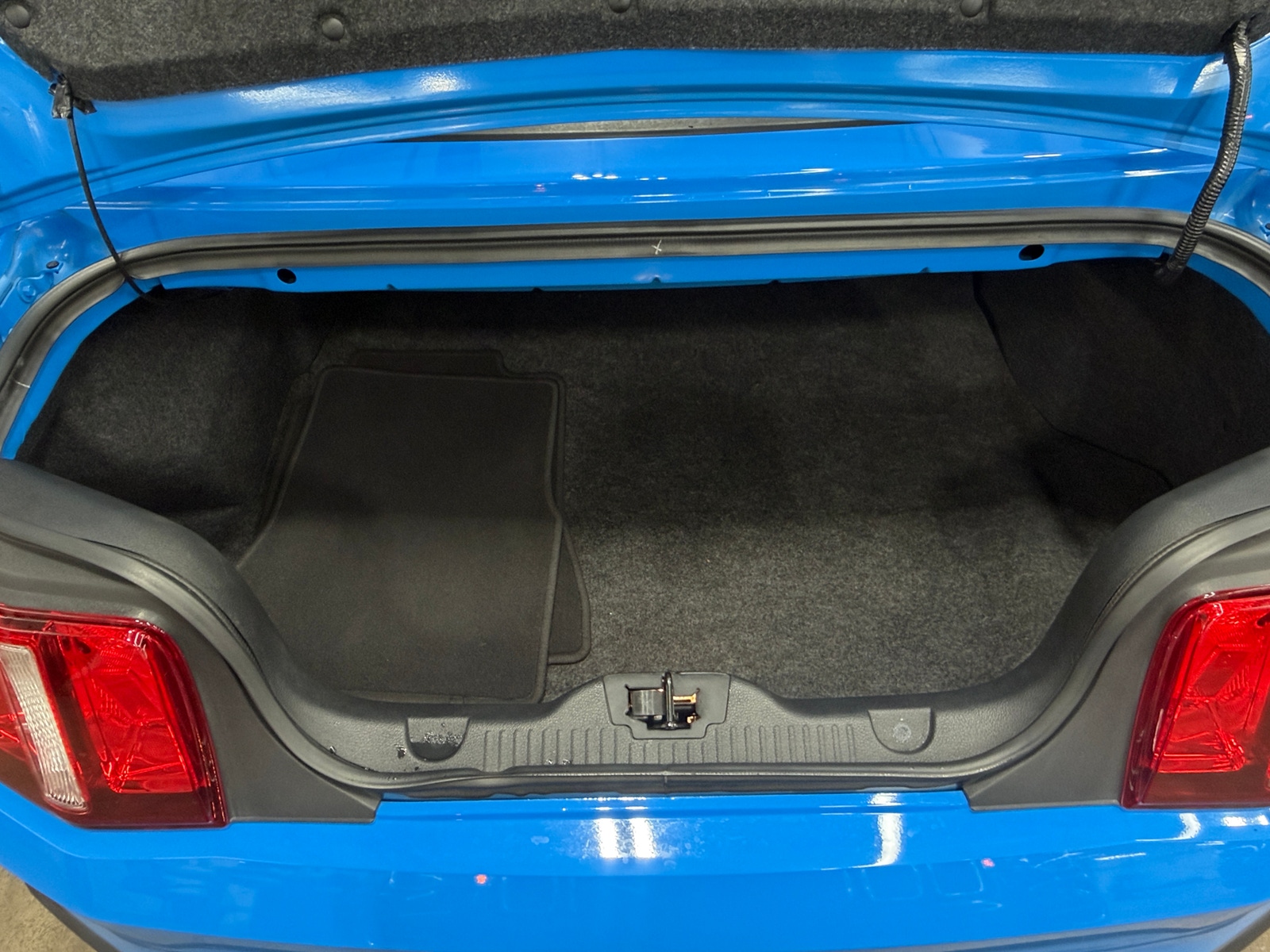 Thumbnail: 2010 Ford Mustang - 7