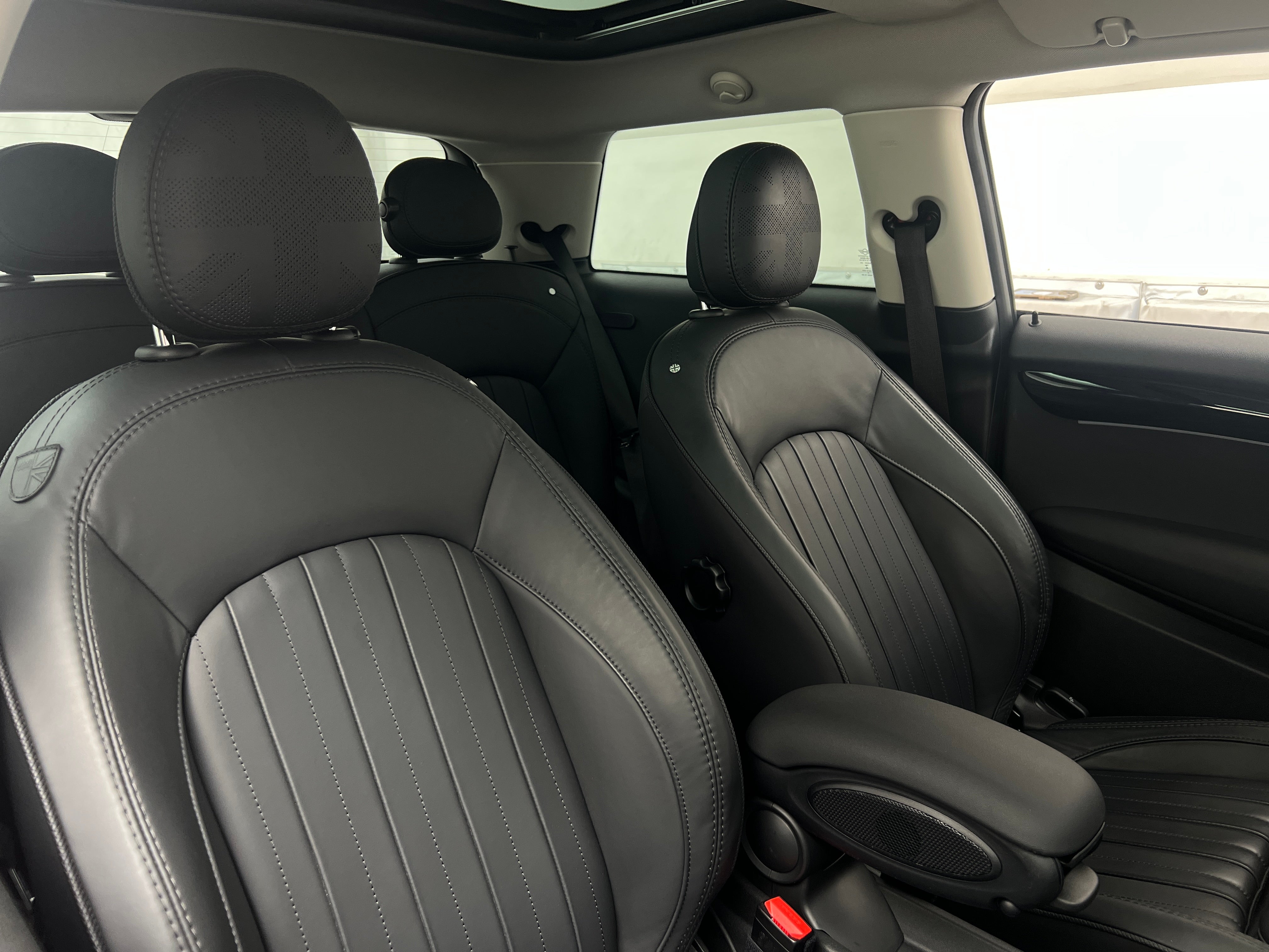 Used 2023 MINI Hardtop 2 Door SE with VIN WMW13DJ00P2S69502 for sale in Oak Creek, WI