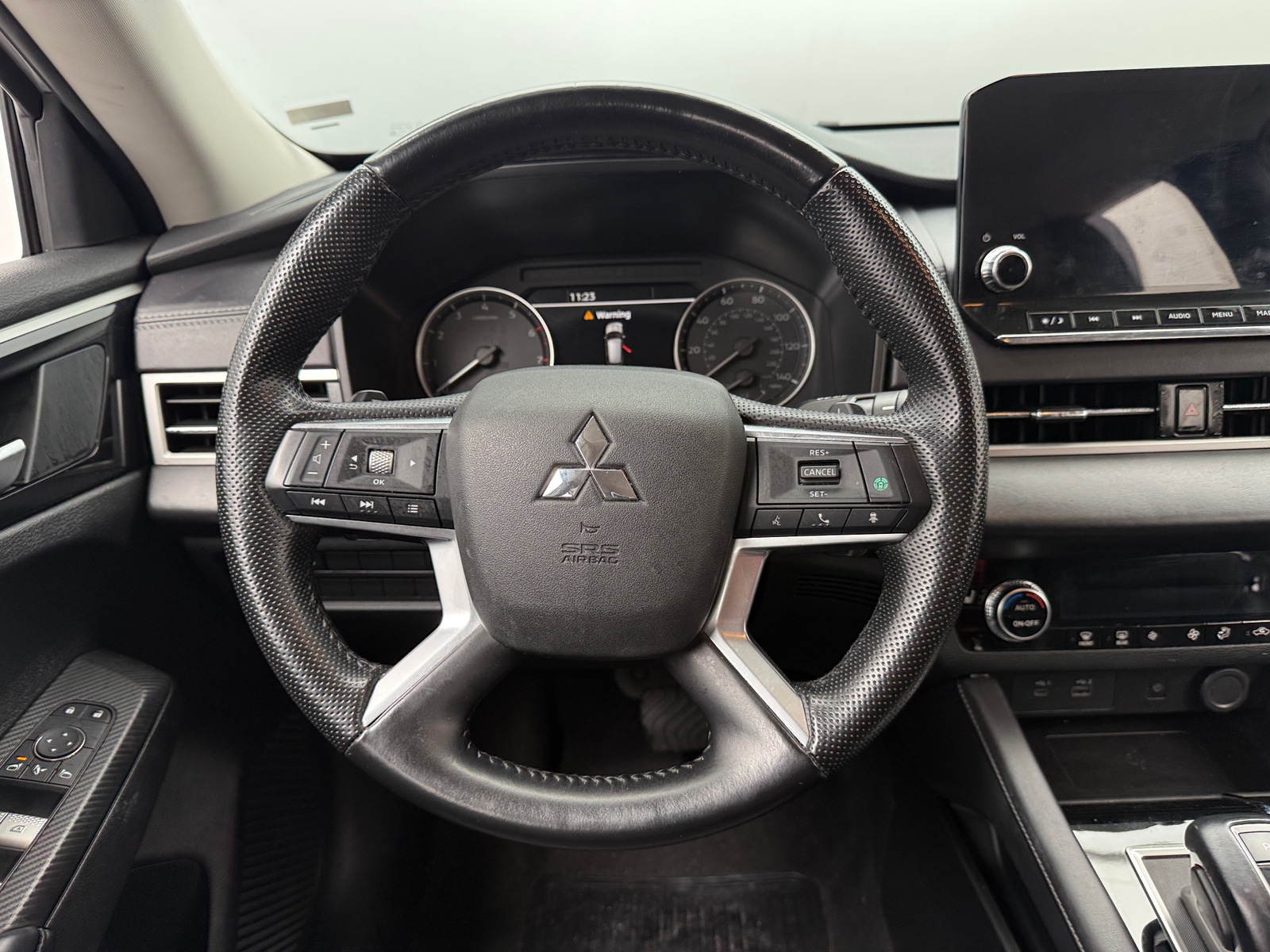 Thumbnail: 2024 Mitsubishi Outlander - 4
