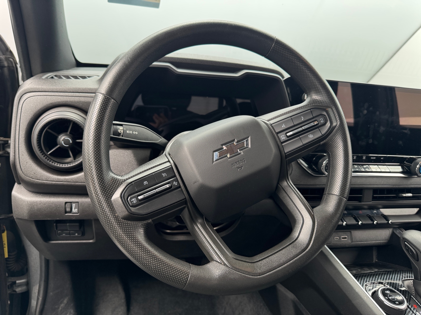 Thumbnail: 2023 Chevrolet Colorado - 5