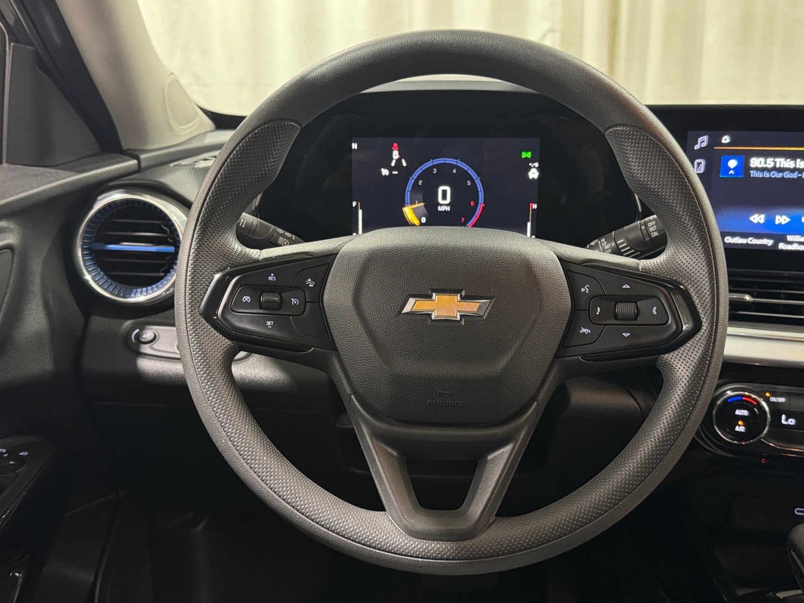 Thumbnail: 2025 Chevrolet Trax - 4