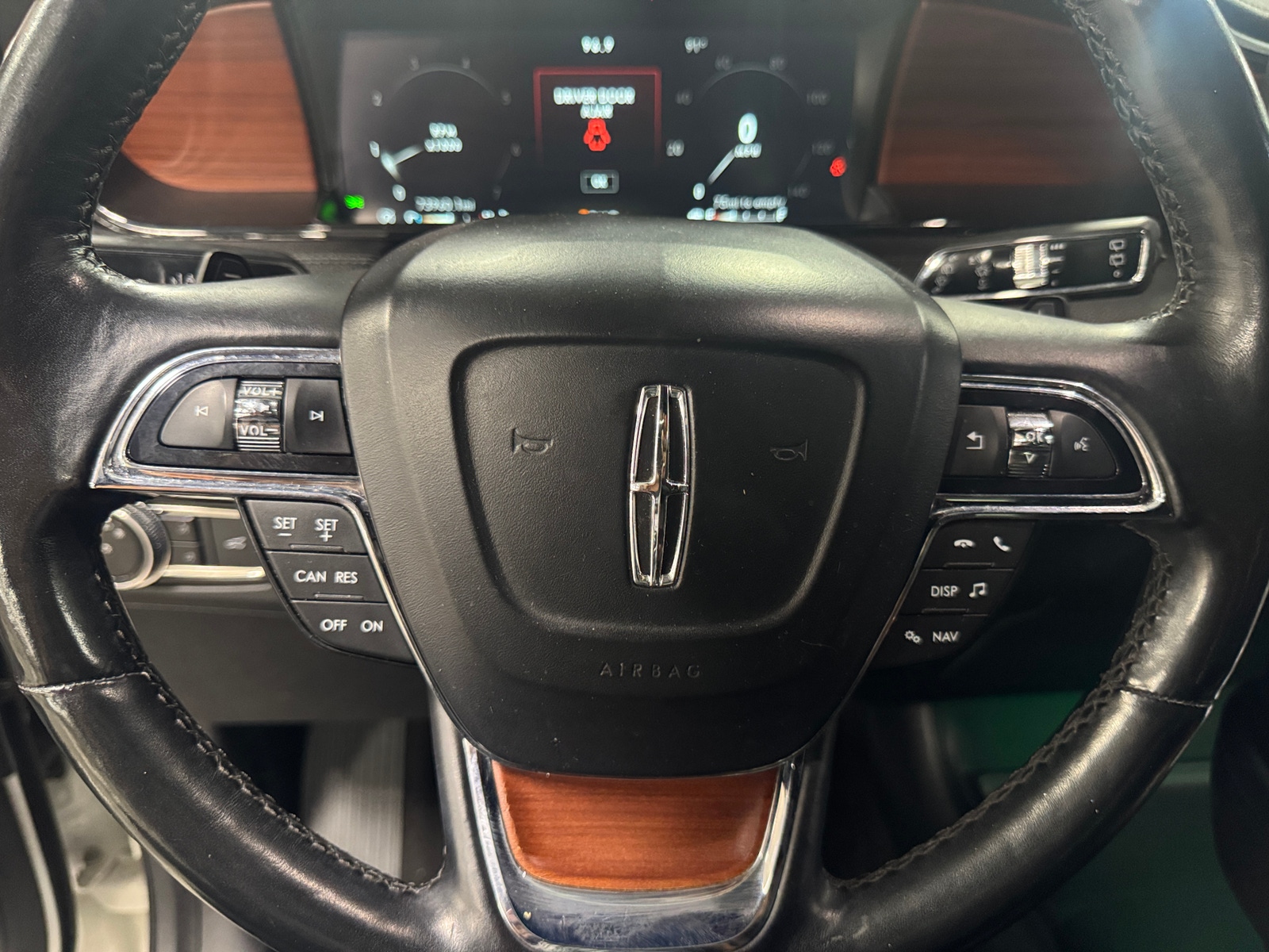Thumbnail: 2021 Lincoln Navigator - 4
