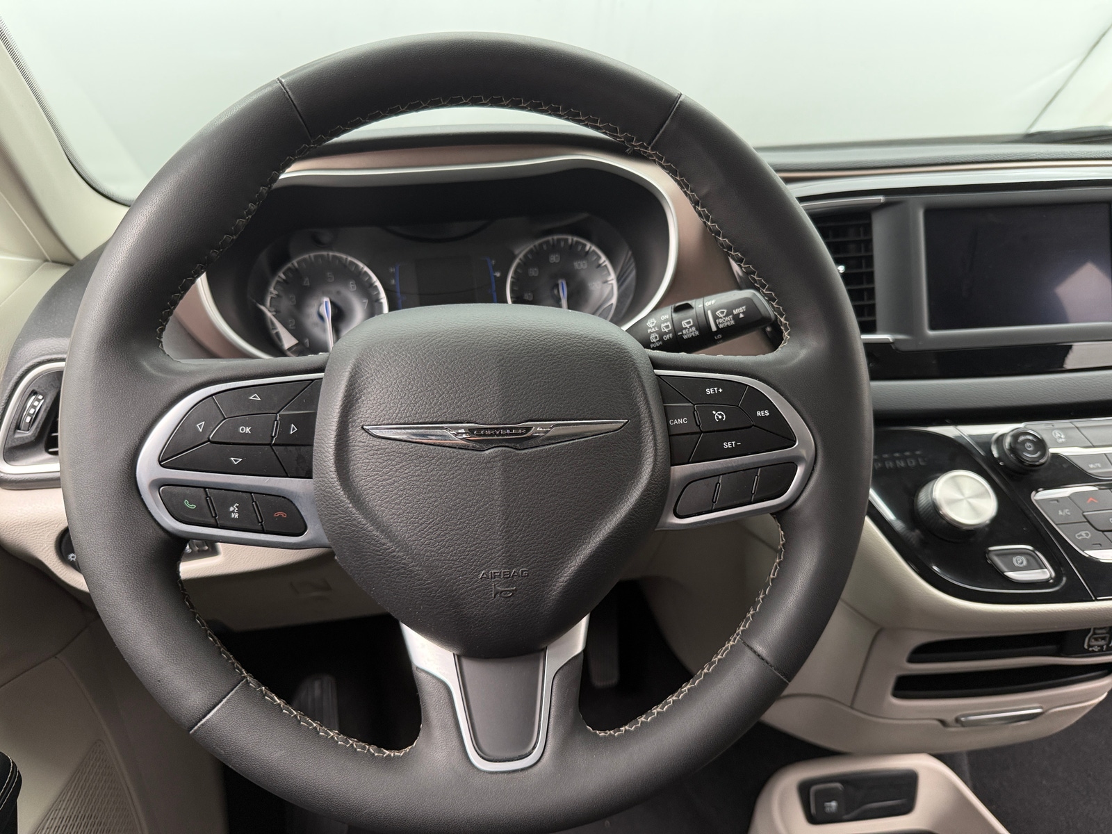 Thumbnail: 2023 Chrysler Voyager - 5