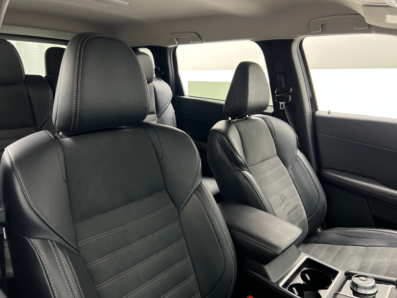 Thumbnail: 2024 Mitsubishi Outlander - 2