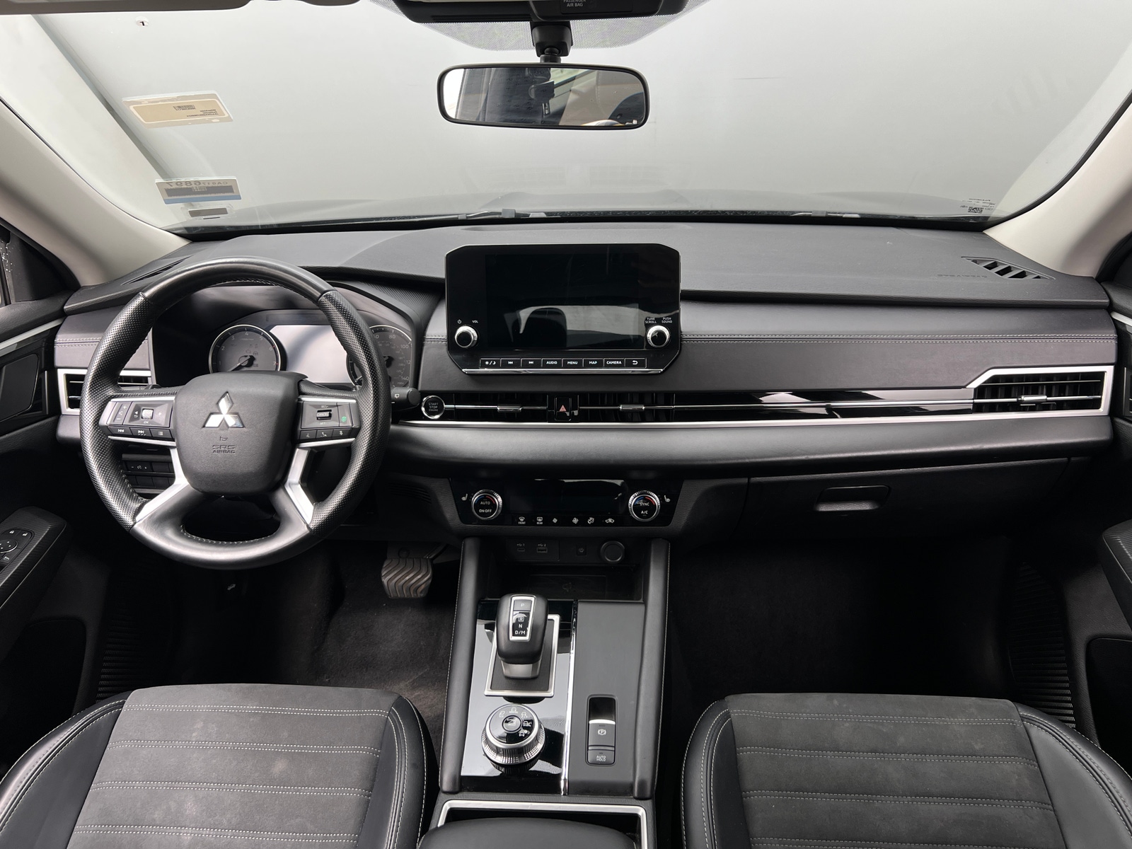 Thumbnail: 2024 Mitsubishi Outlander - 3