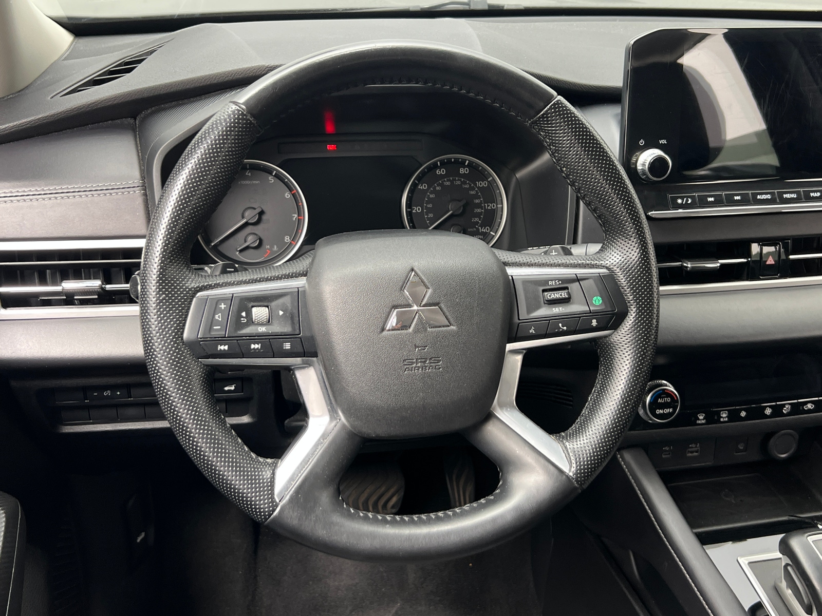 Thumbnail: 2024 Mitsubishi Outlander - 5